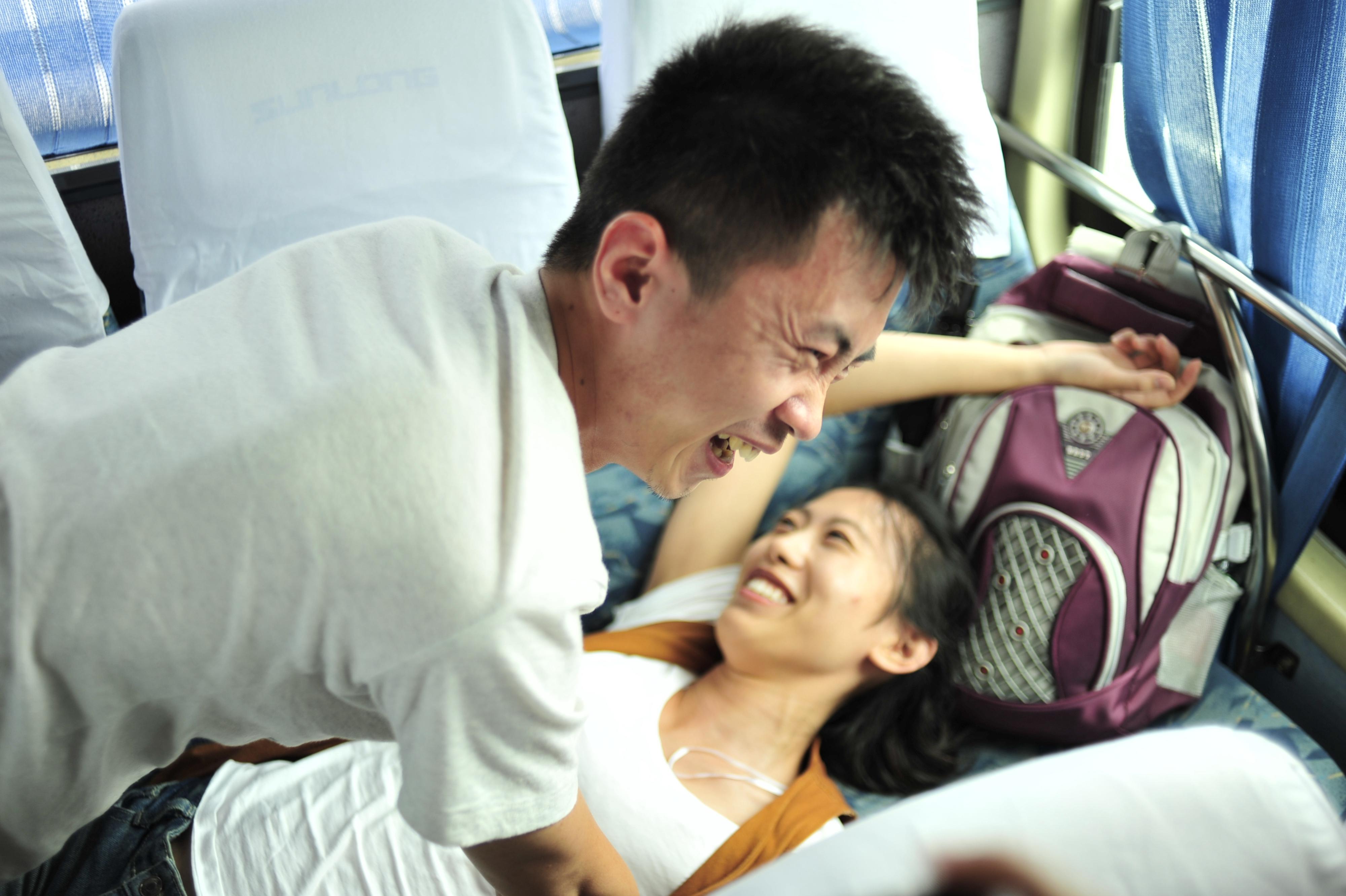 技术宅和<em>女流氓的</em>混乱牛仔村之两天一夜(内含