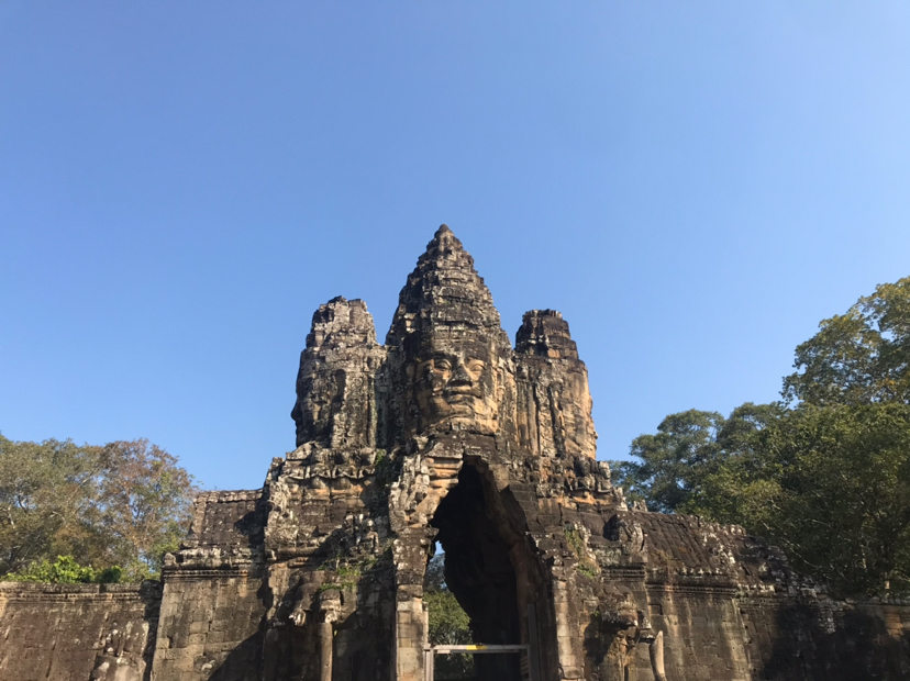 去柬埔寨探寻高棉的微笑柬埔寨是一个历史悠久的千年古国，曾拥有过伟大的吴哥文明，而被列入世界文化遗产名录。