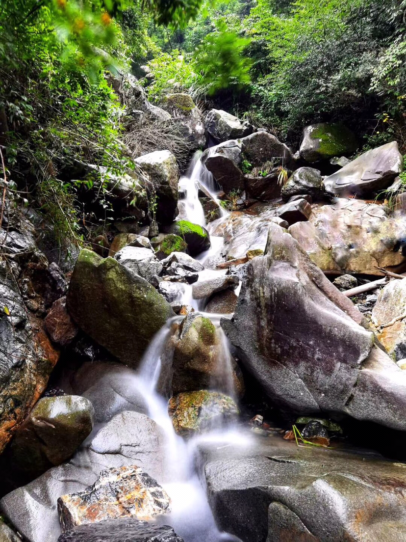 安吉菖蒲谷首发野线，特价大团50人。五瀑飞流，山清水秀，爬山涉水，野趣多多；碧潭幽深好水，碧绿翠竹好看……累并且快乐着…