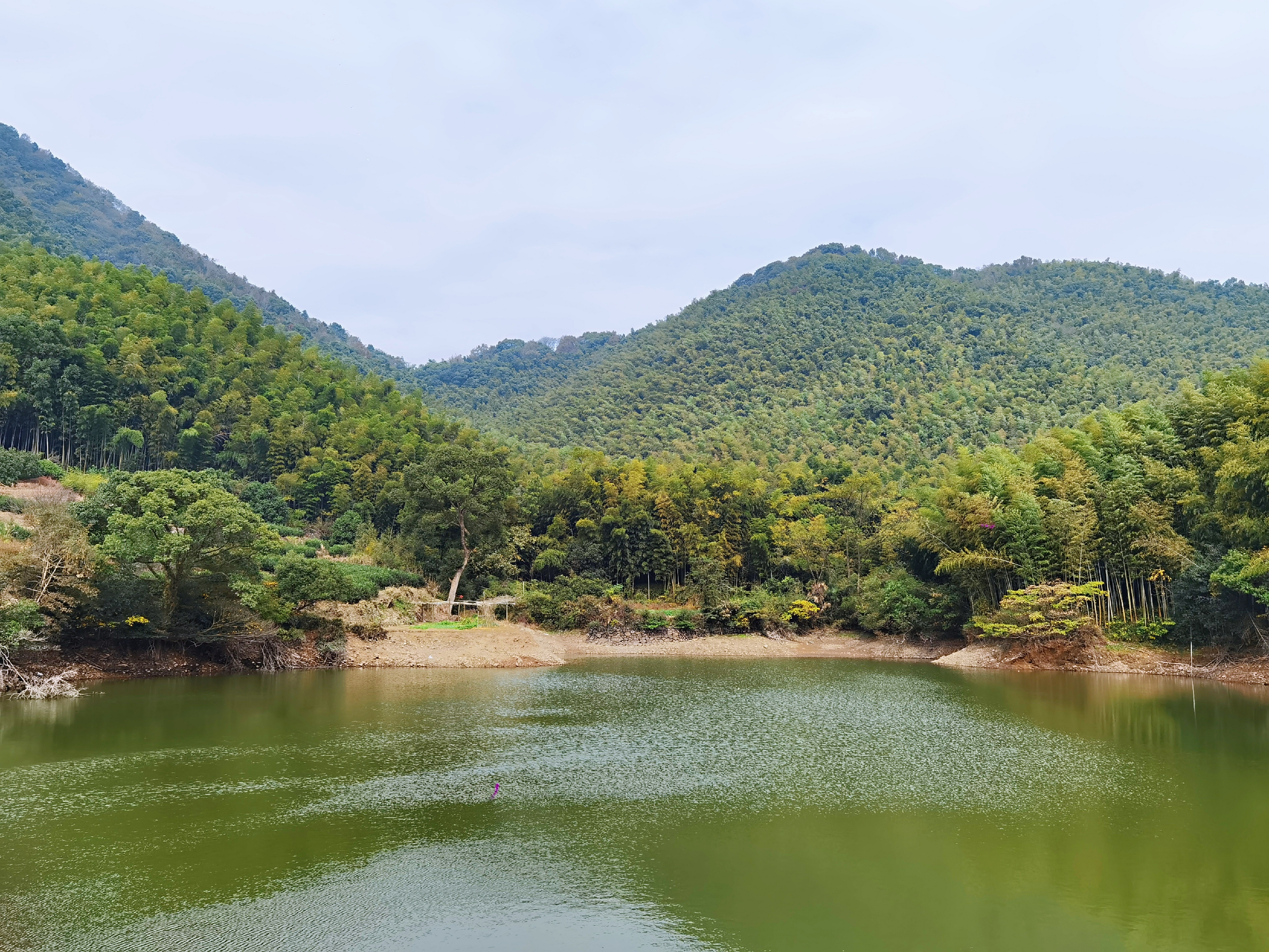 小憩一会~分享到:天童禅寺座落在距宁波市东方二十五公里的太白山麓