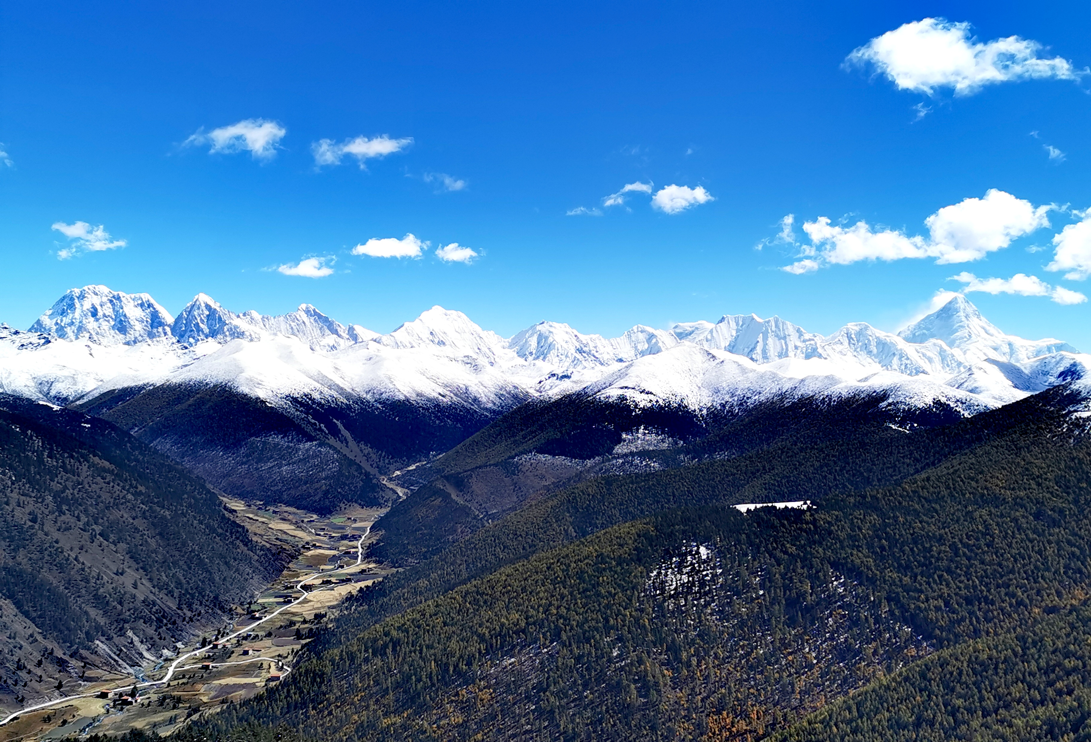 贡嘎雪山高清壁纸图片