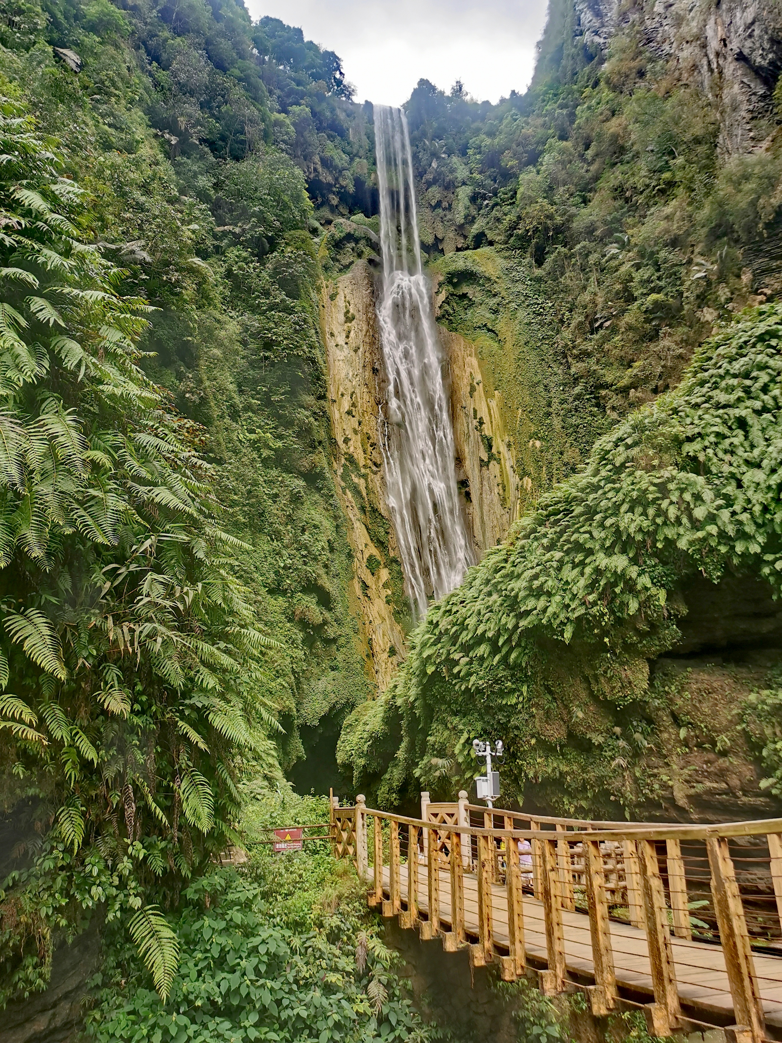 通灵大峡谷渠洋湖