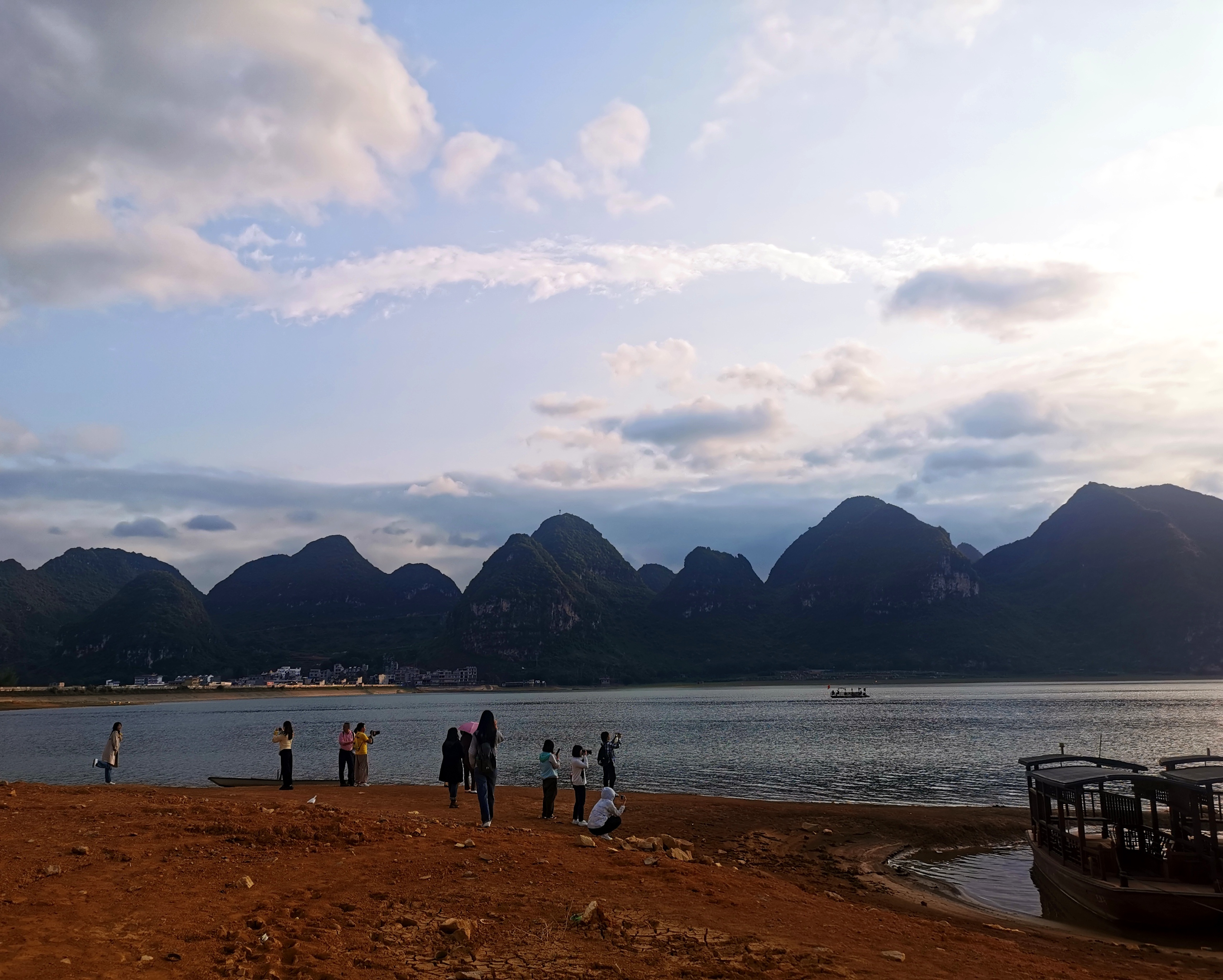 通灵大峡谷渠洋湖