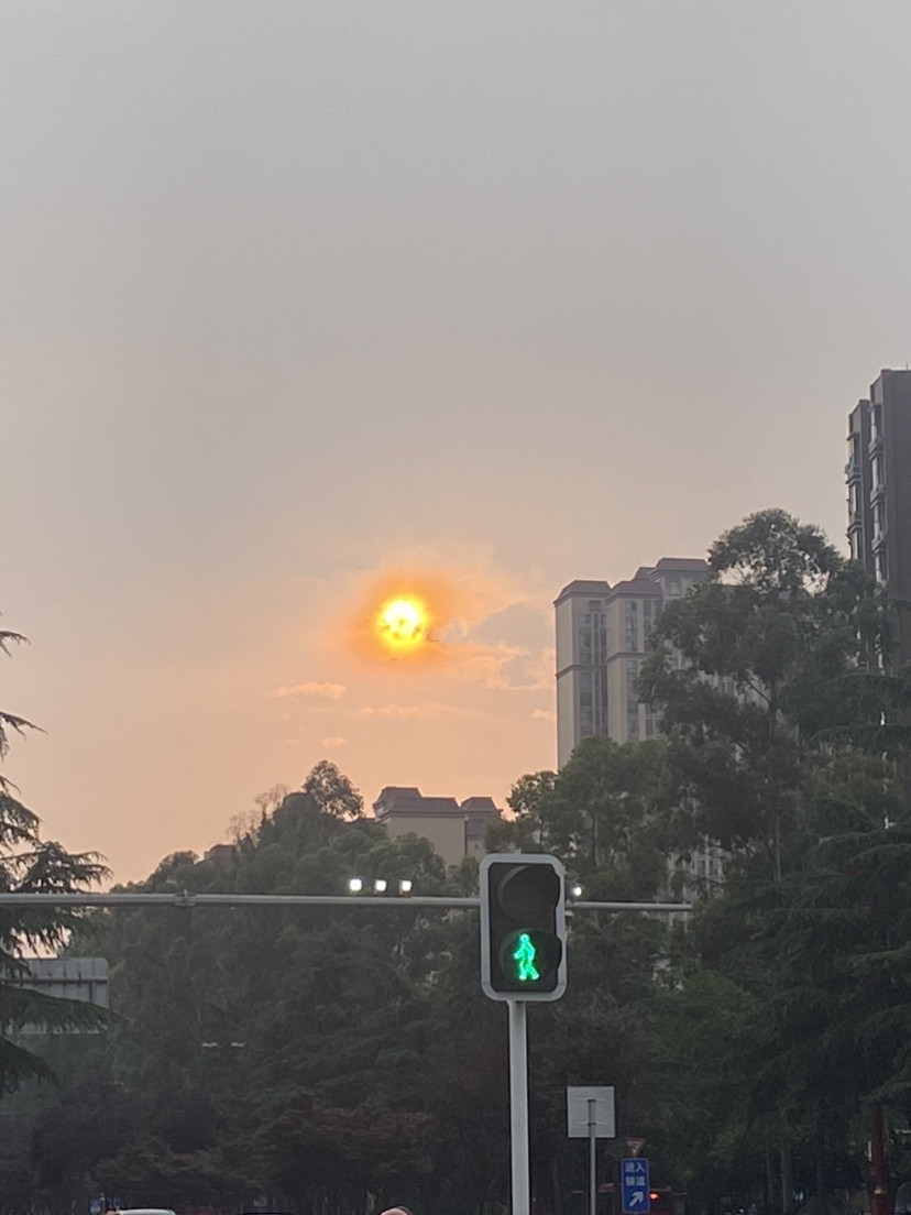 嗯