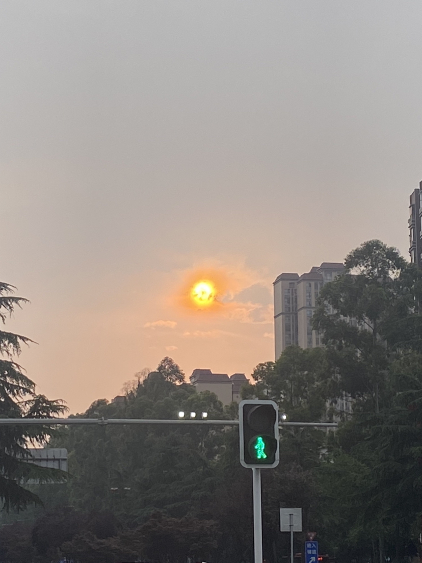 嗯