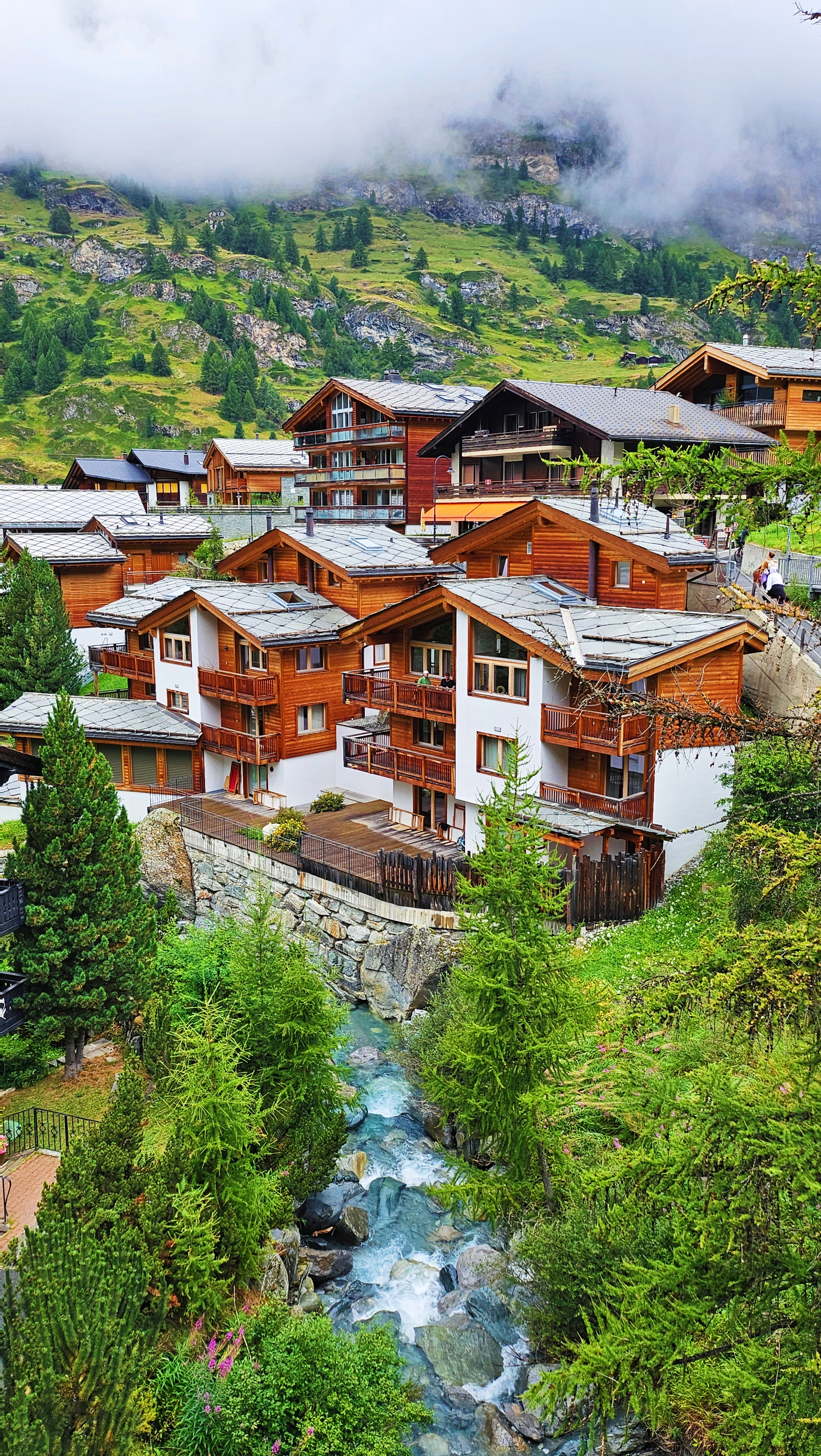 瑞士 | 从雪山之巅到翠绿山谷的旅游故事