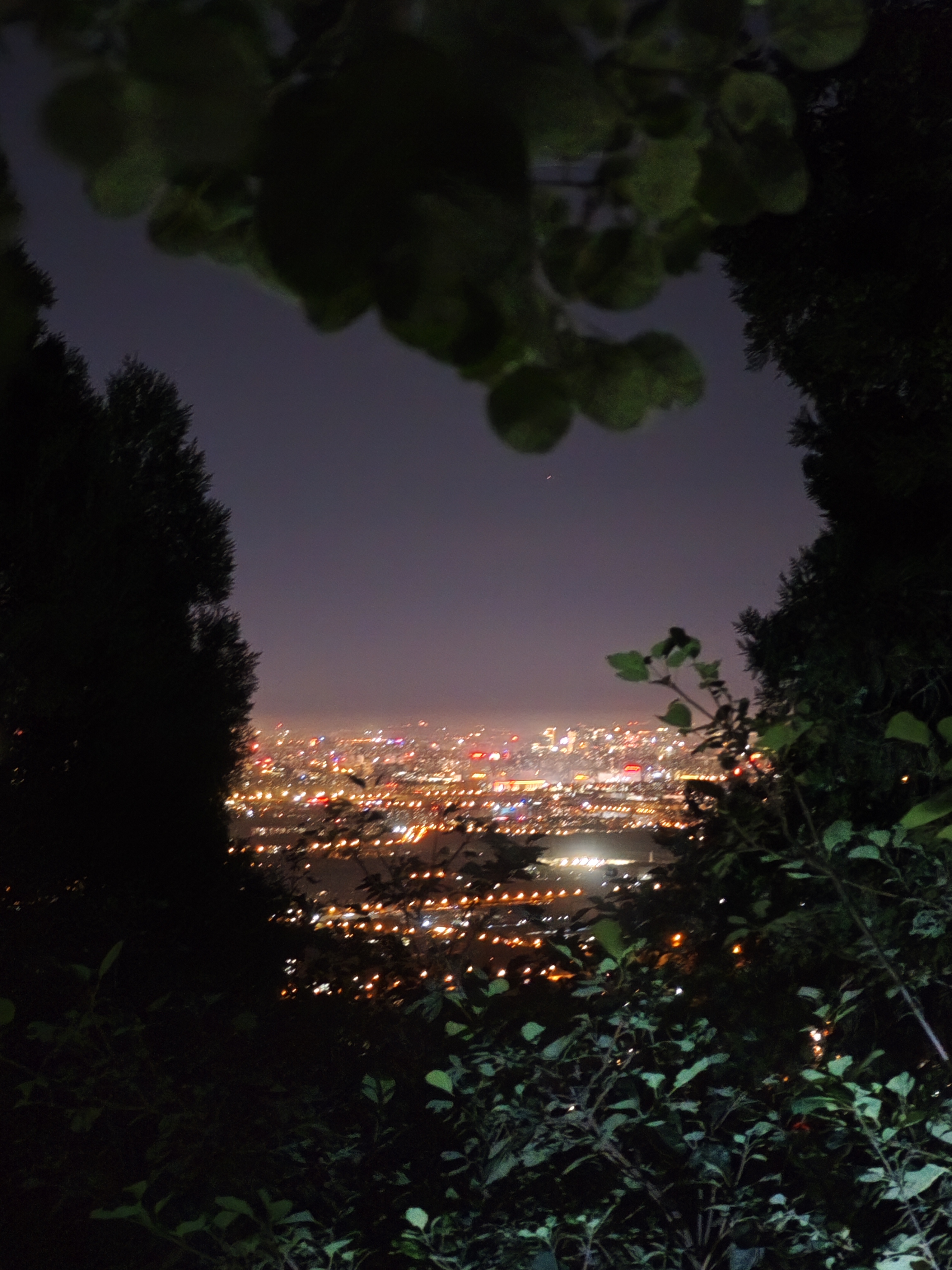 夜爬鬼笑石