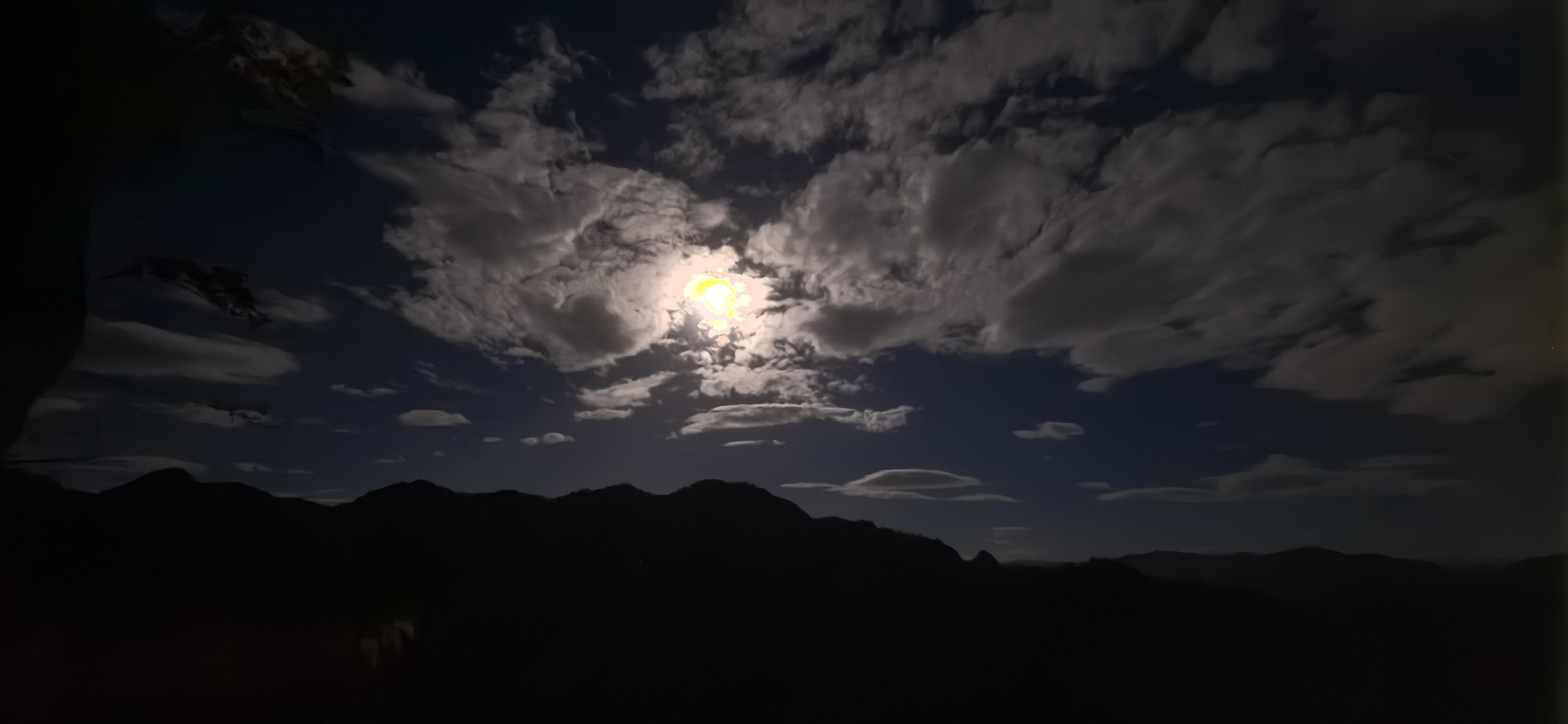中秋节夜攀黄腾岩绳索飞拉达