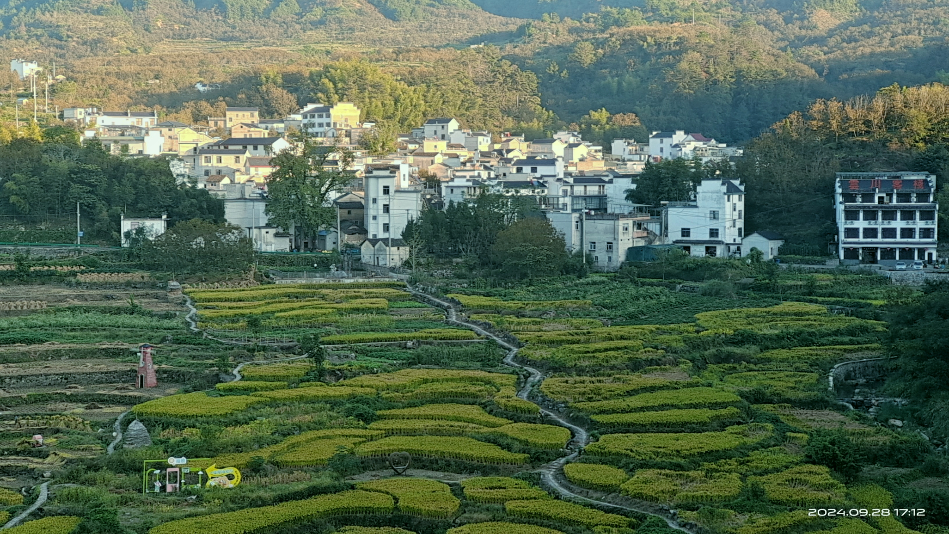 走荆磡古道,寻萤石,逛古村,观梯田