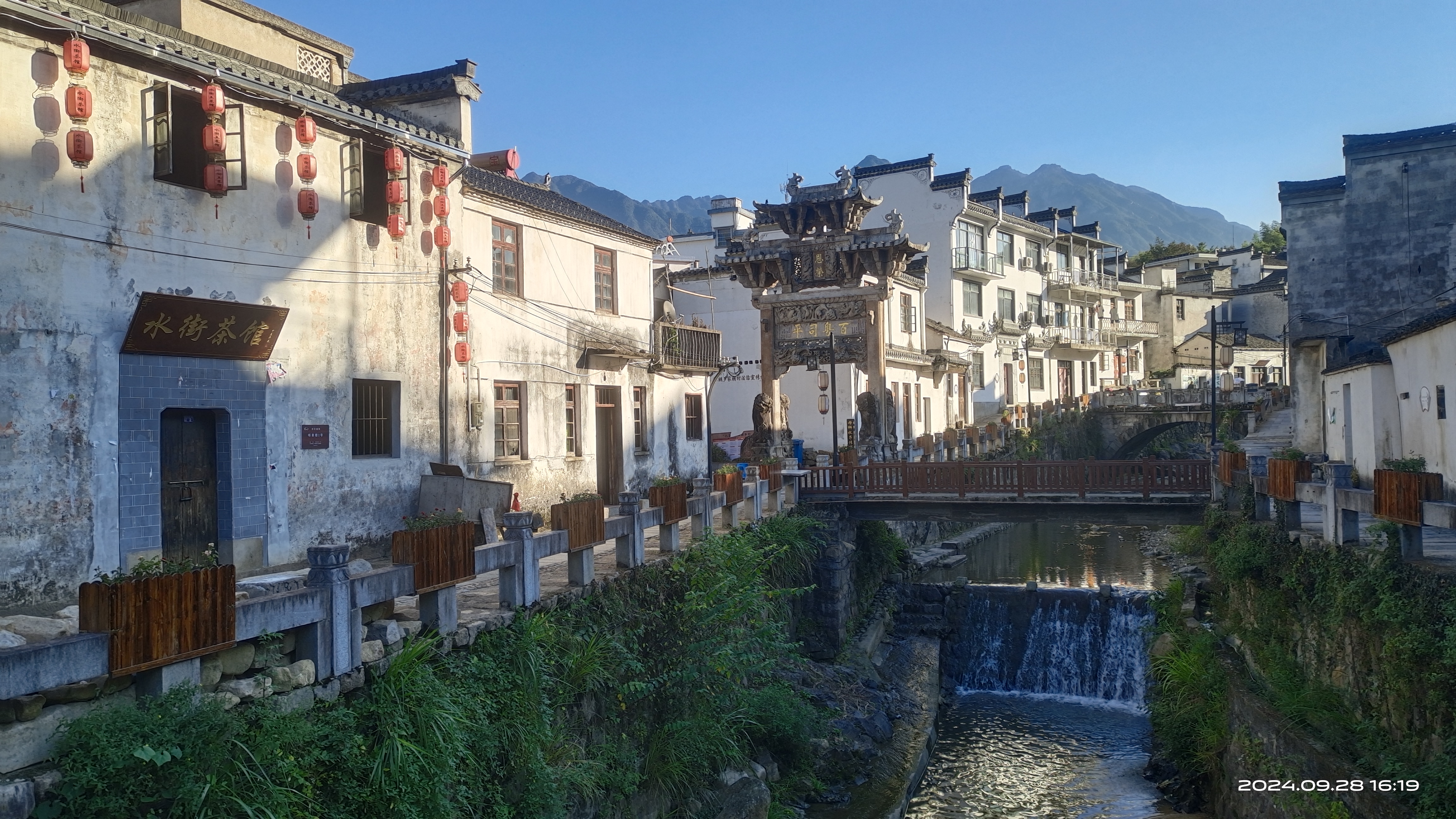 走荆磡古道,寻萤石,逛古村,观梯田