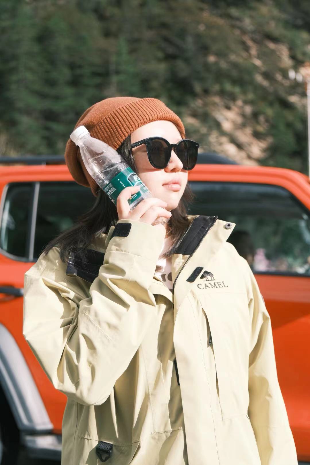 国庆堵在路上的四女孩山