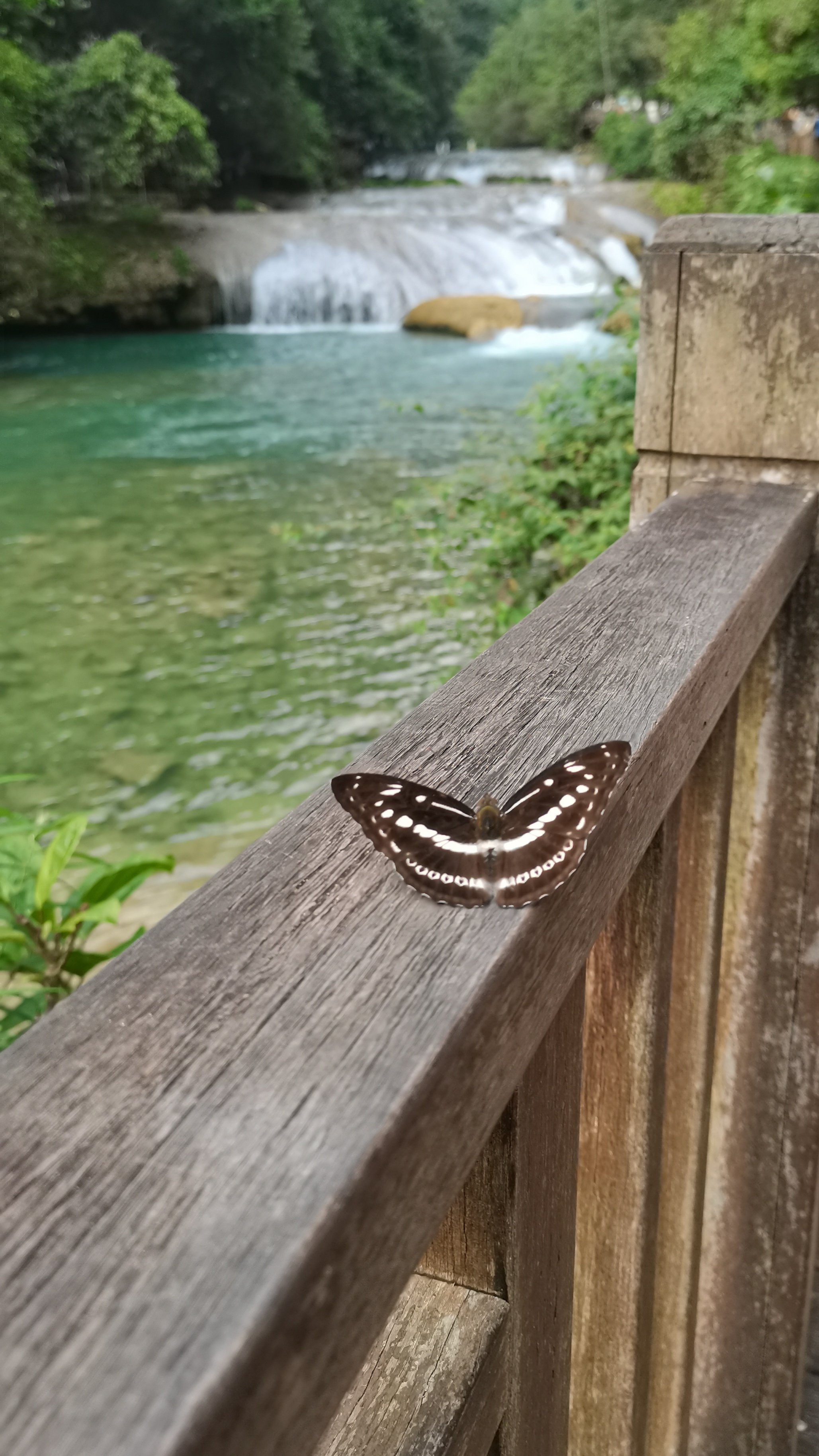 小七孔六十八叠瀑