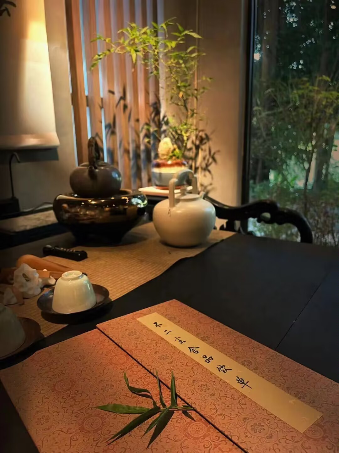 游玩成都品茶自带工作室赏景喝茶,领略都市慢生活