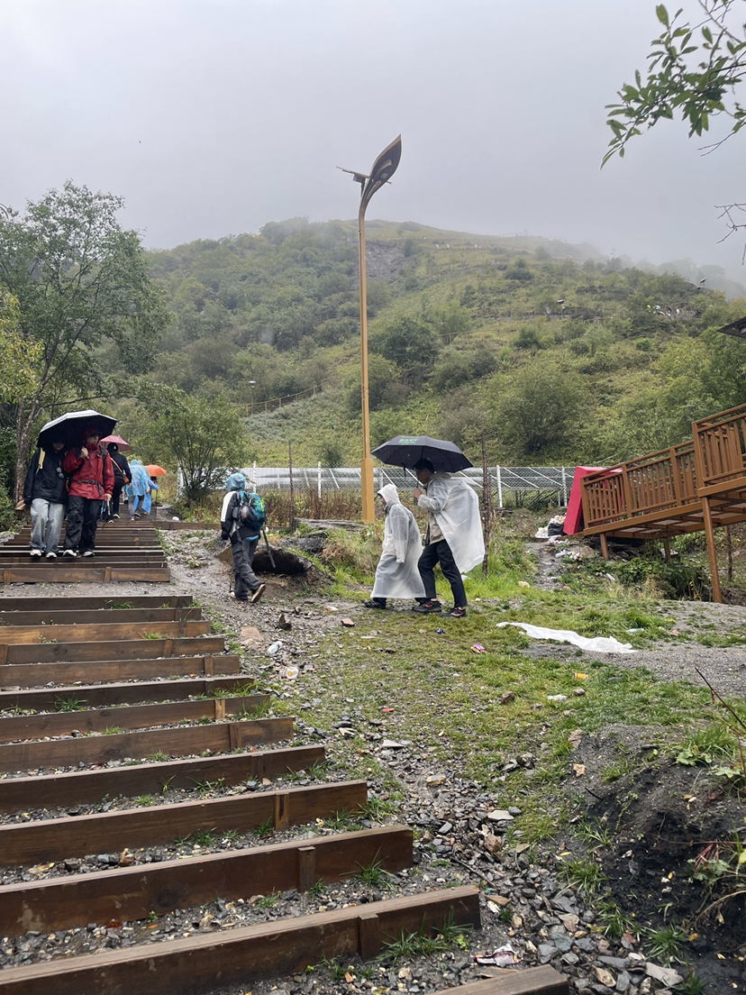 阿尔沟⛰️全程约10km，爬升1000m左右，最高海拔3950m，本人实测的更高。
