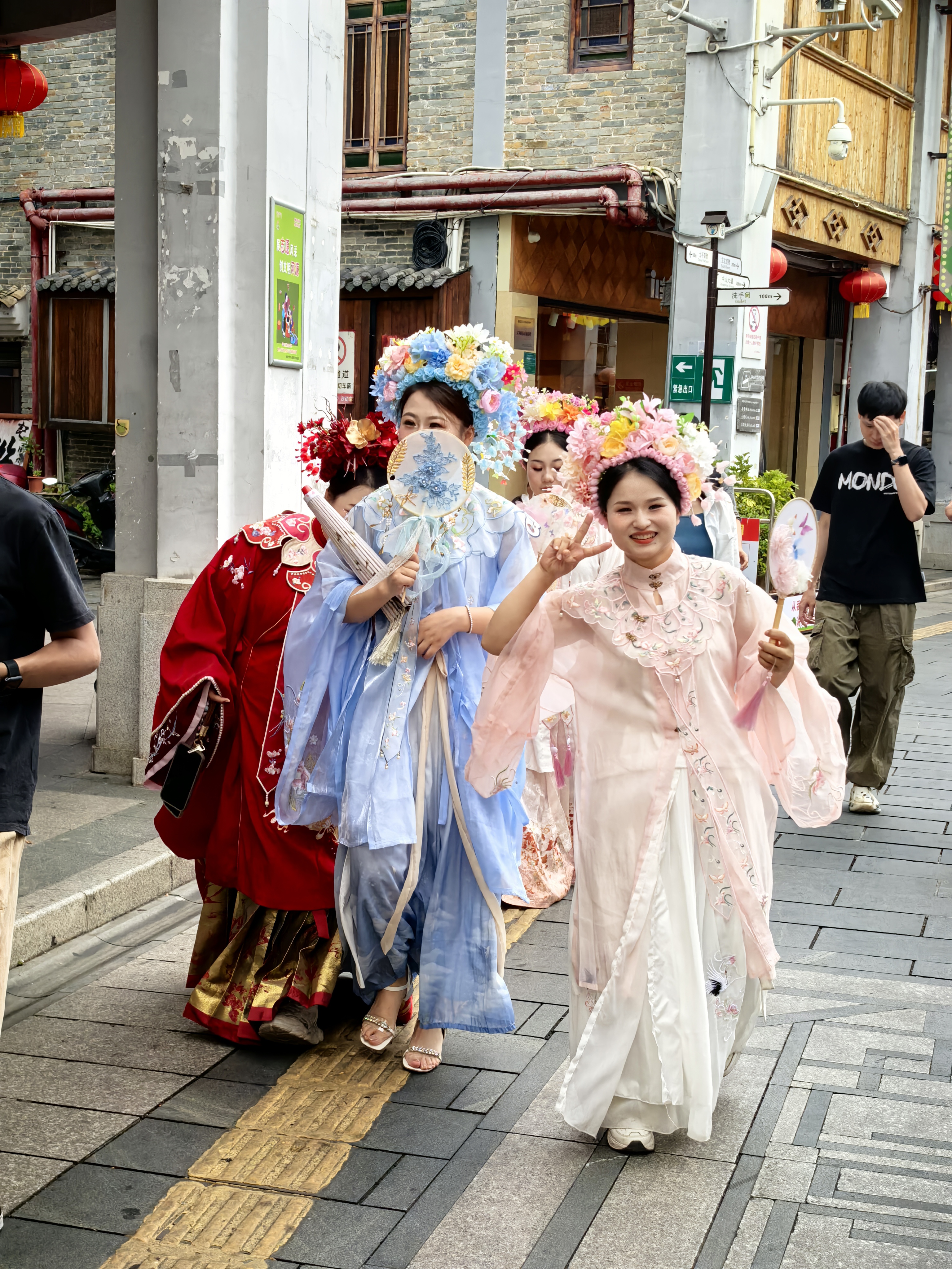 邂逅盛装小姐姐