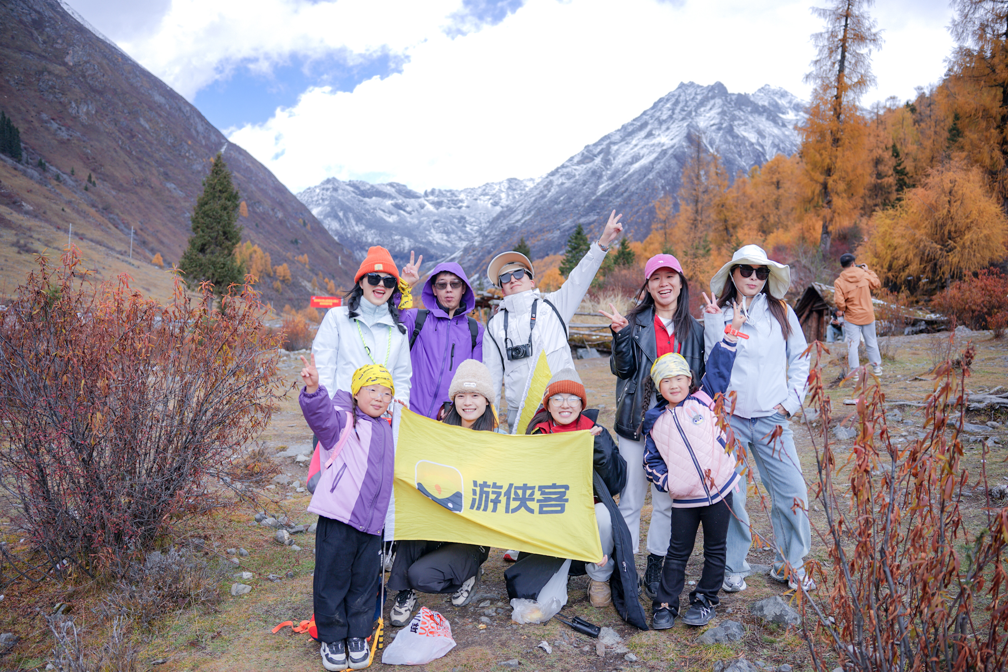 理小路的彩林与雪