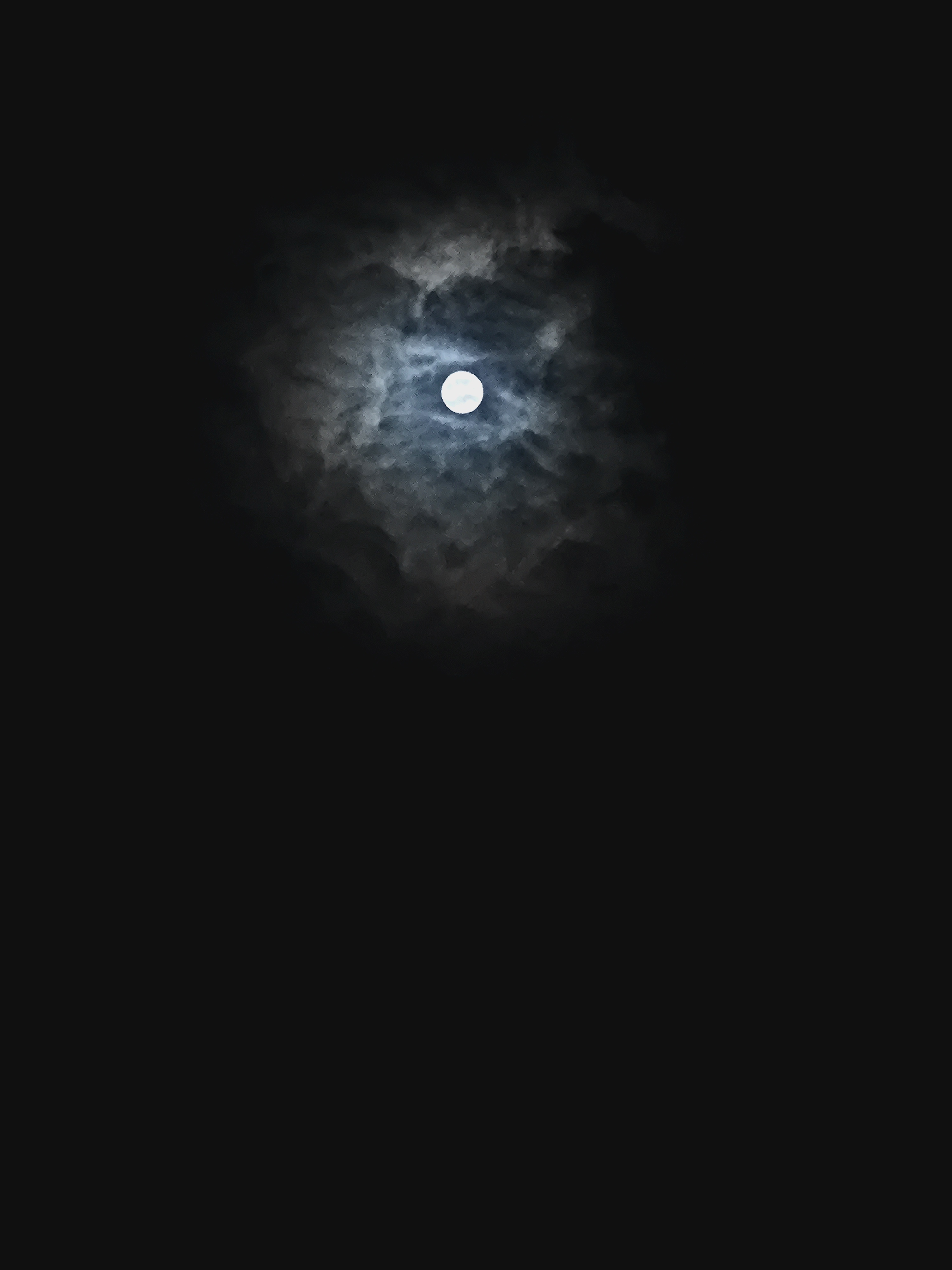 月夜游记夜幕低垂,我踏上寻月之旅。林间小径,微风轻拂,树叶沙沙作响,似在低语。行至湖畔,水面波光粼粼,倒映着皎洁的月