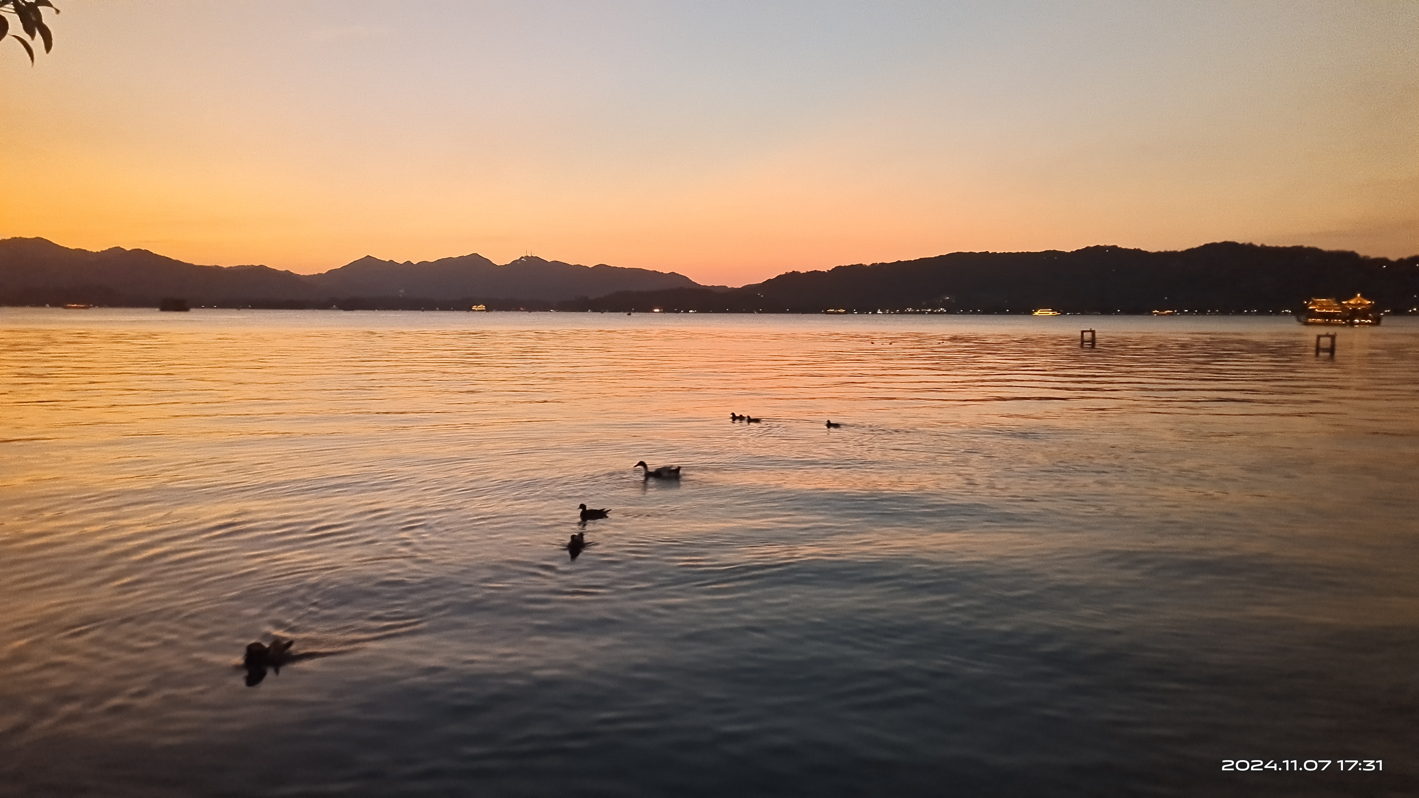 夕阳下的西湖