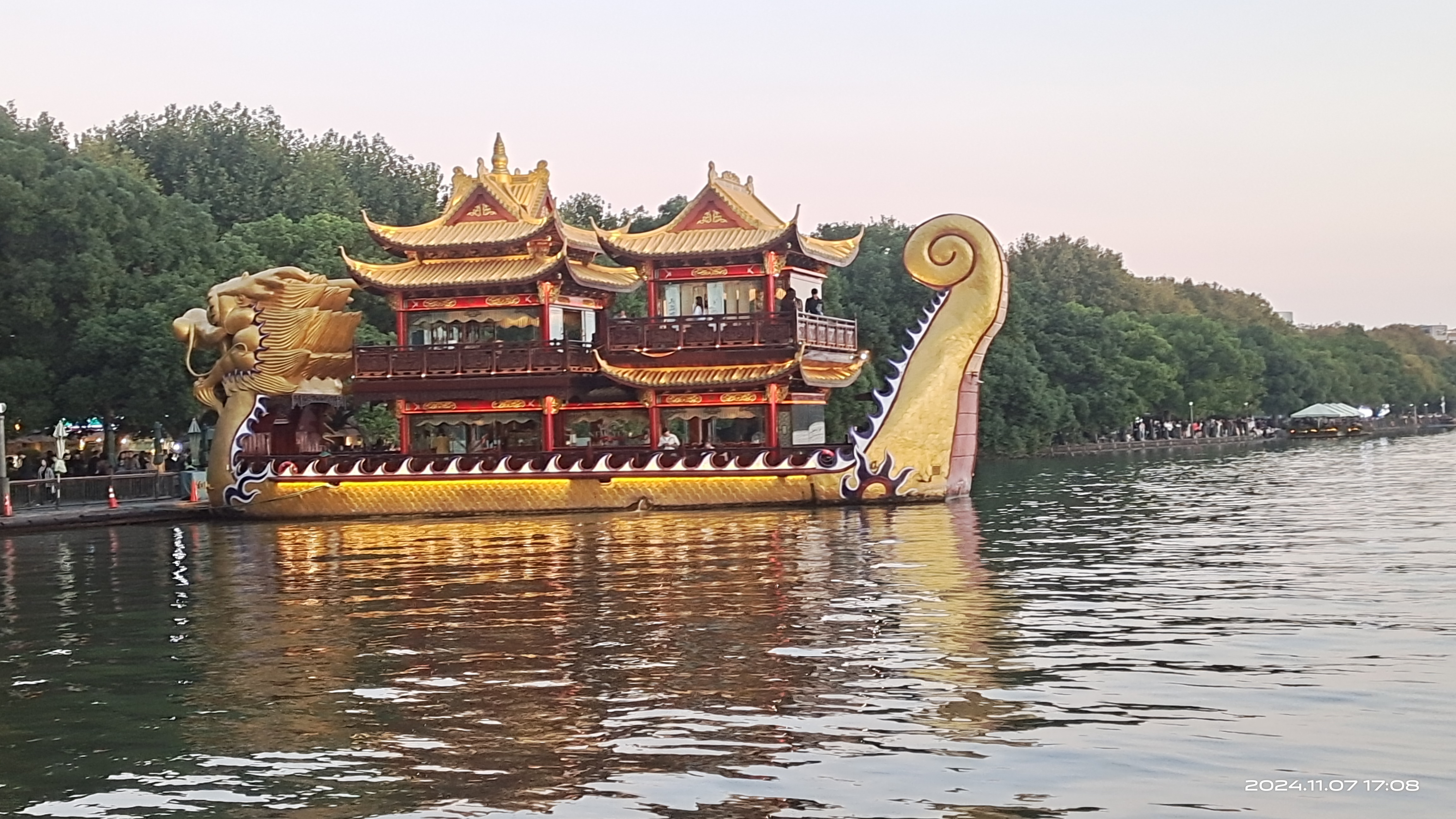 夕阳下的西湖