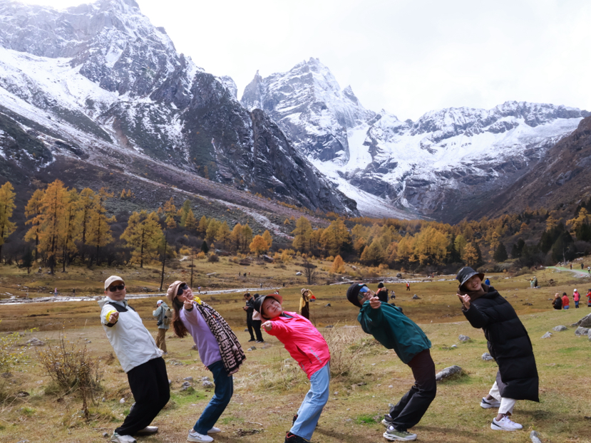 九寨秋色环线之穿越彩林与冰川的奇幻之旅