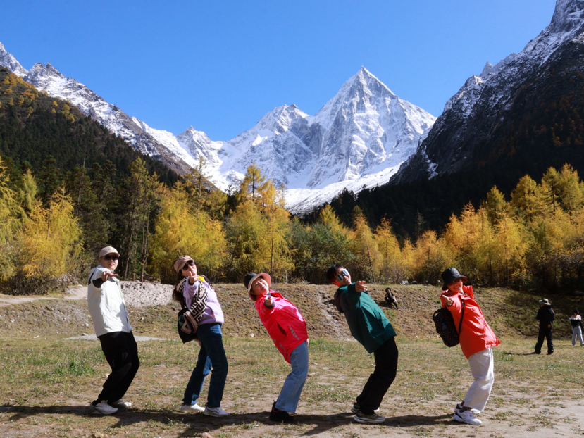 九寨秋色环线之穿越彩林与冰川的奇幻之旅