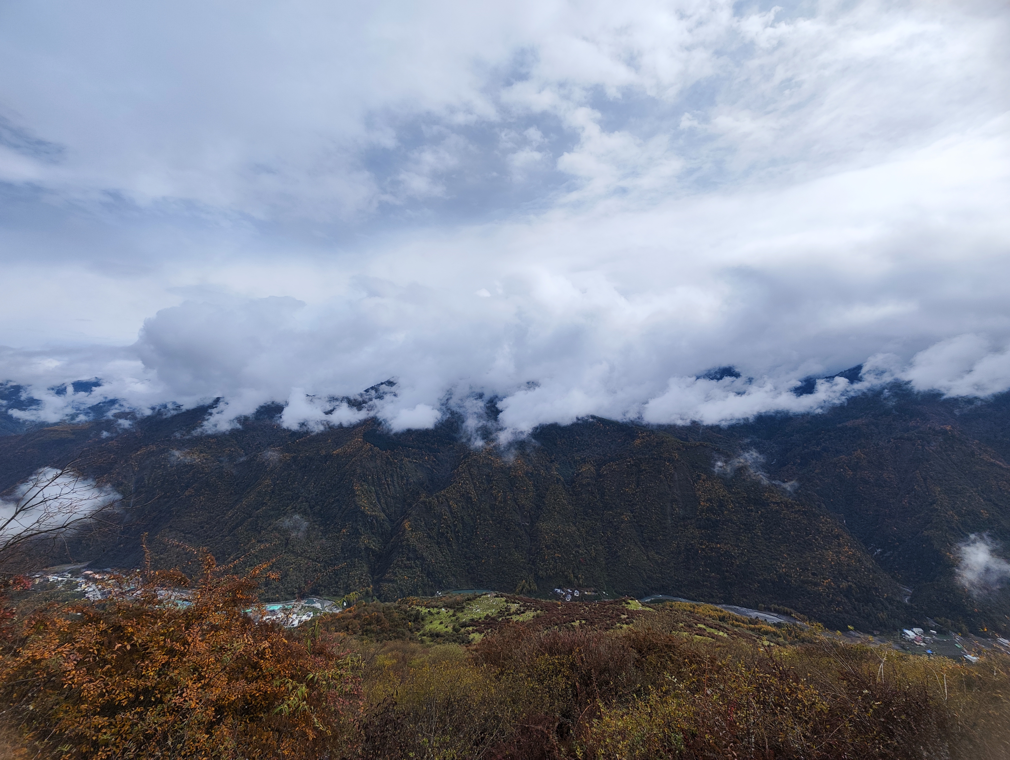 卧龙拉拉虎登山节