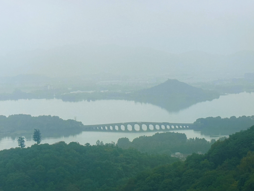秋天湖光山色
