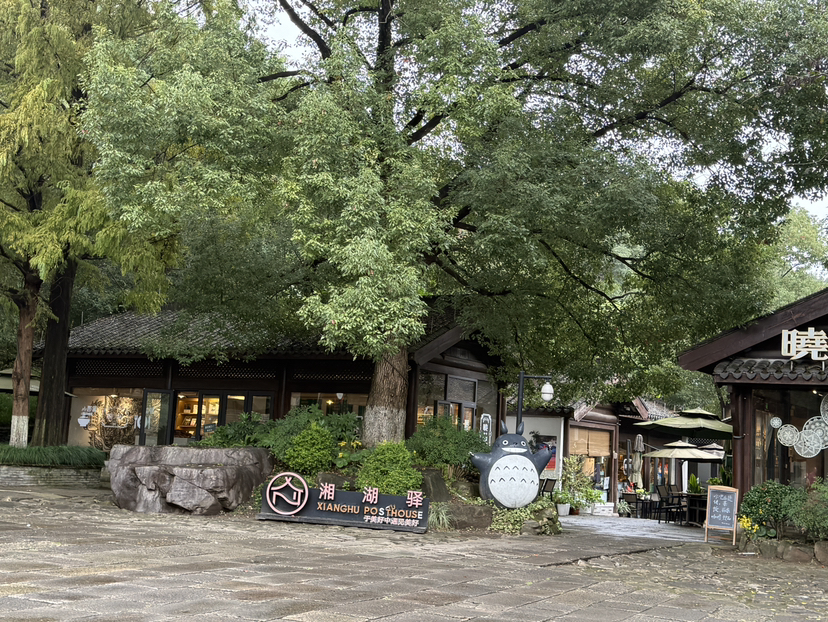 秋天湖光山色