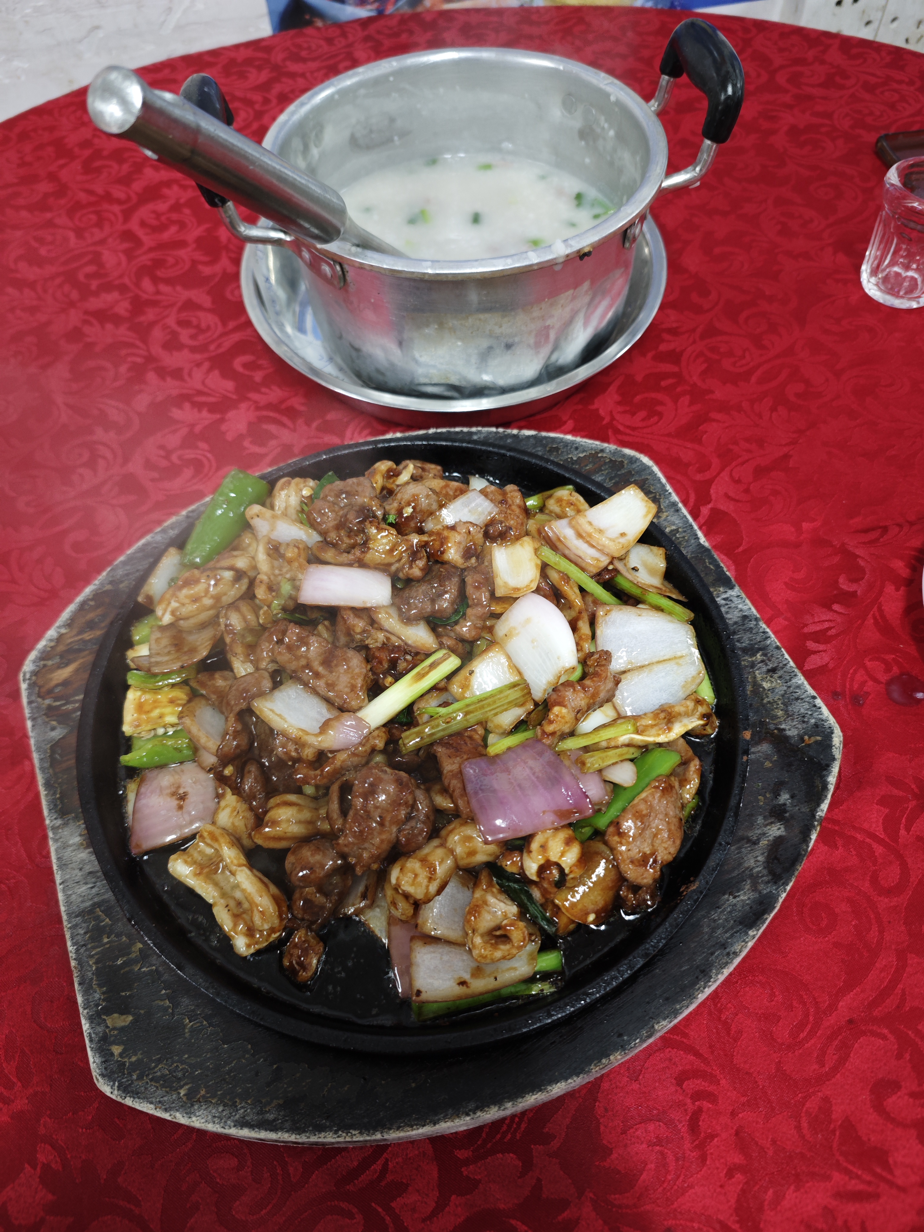 番禺沙湾早吃游记清晨漫步番禺沙湾，古镇韵味十足。早餐最佳选择古镇喜院，品尝番禺地道美味。鲮鱼滑鲜滑入口，莲藕煎饼酥脆可口
