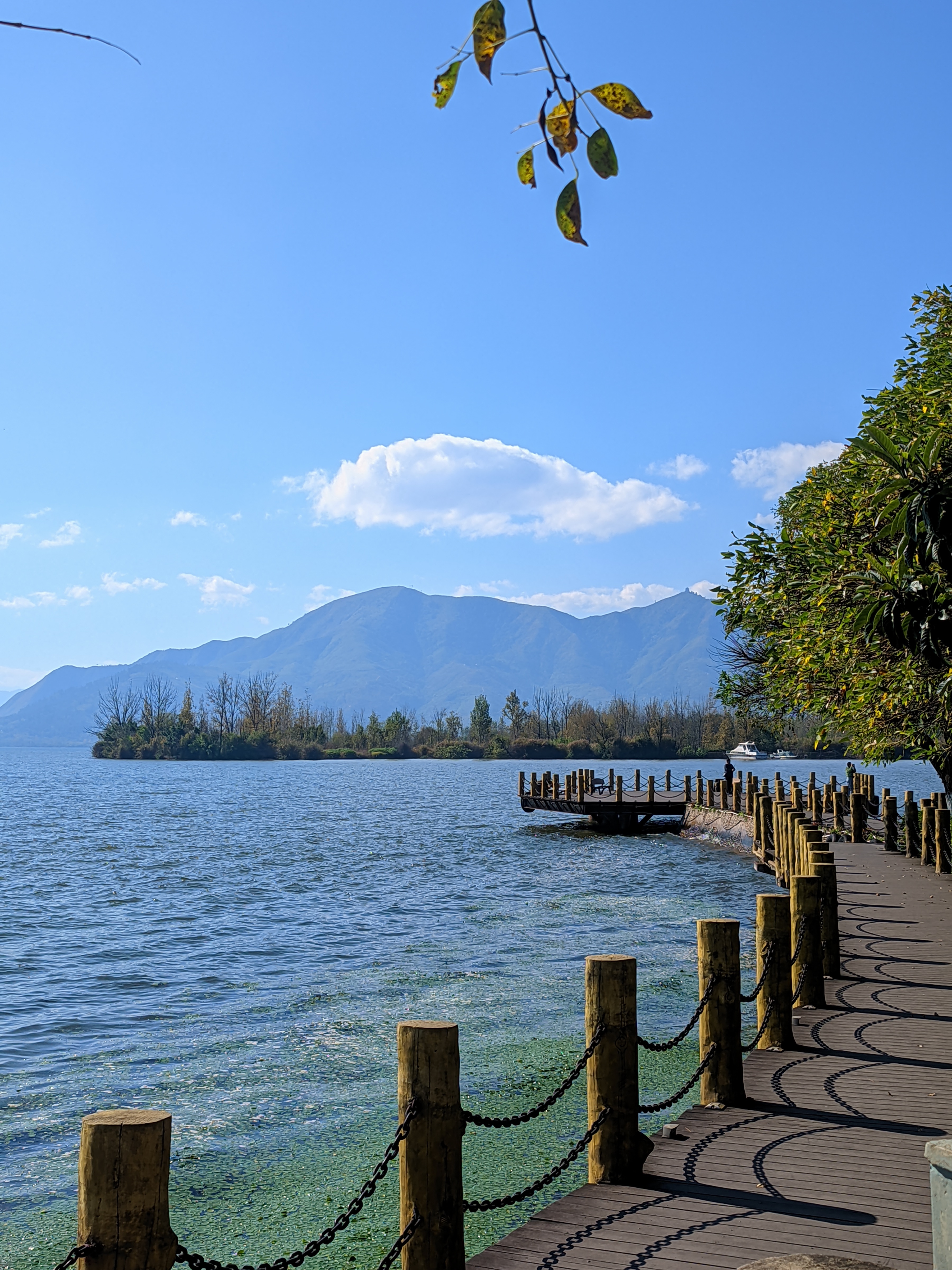 西昌邛海：落日余晖中的浪漫之旅