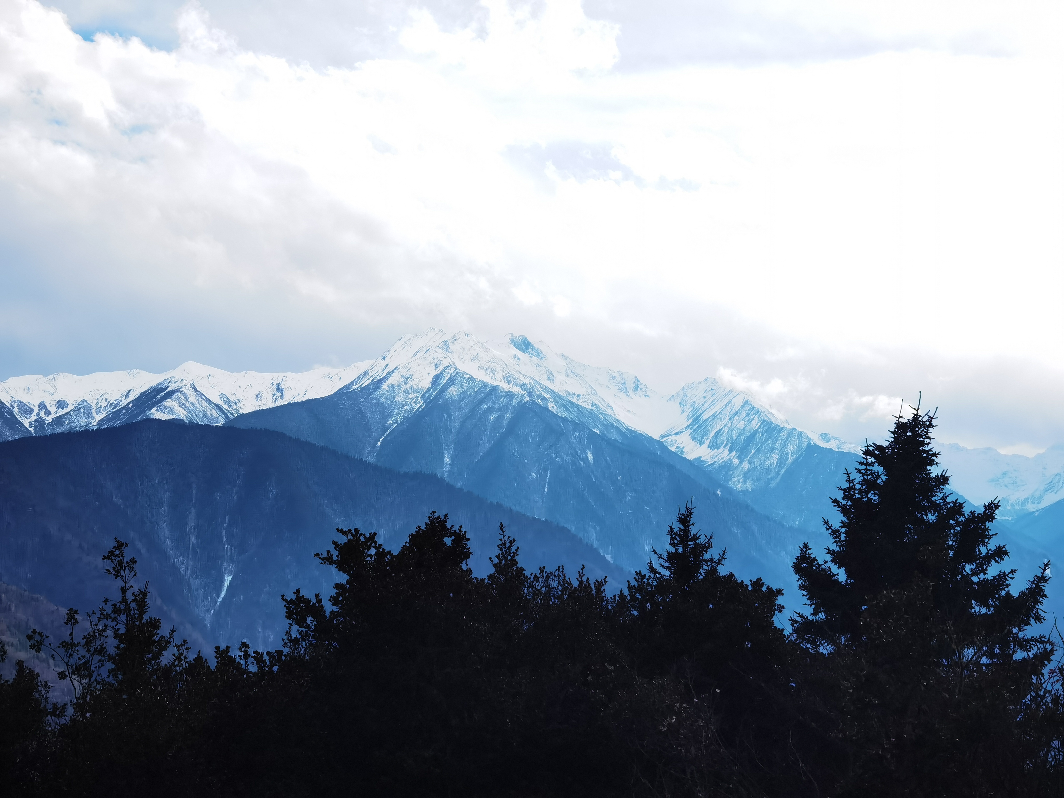 漂亮的雪山