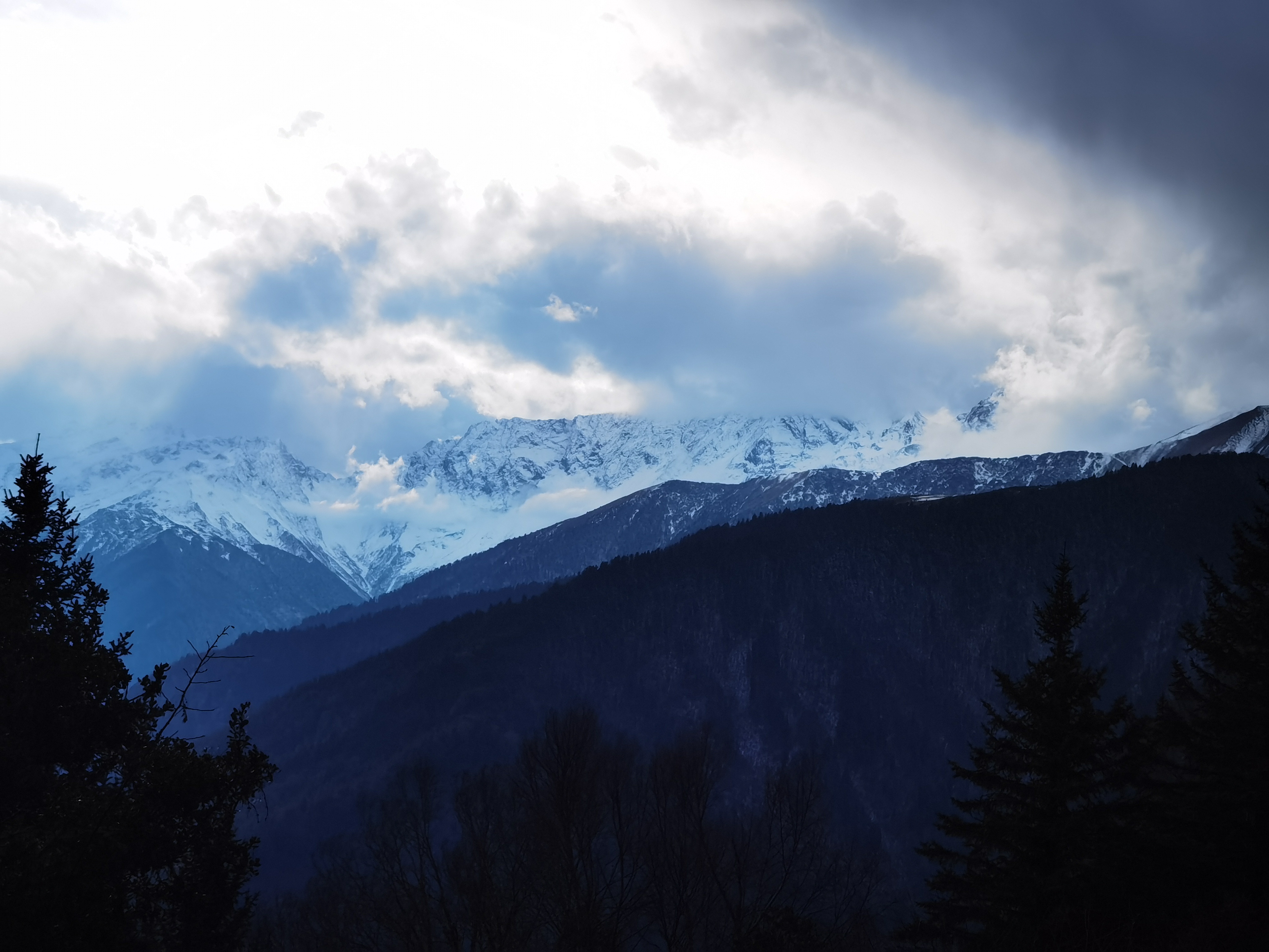 漂亮的雪山