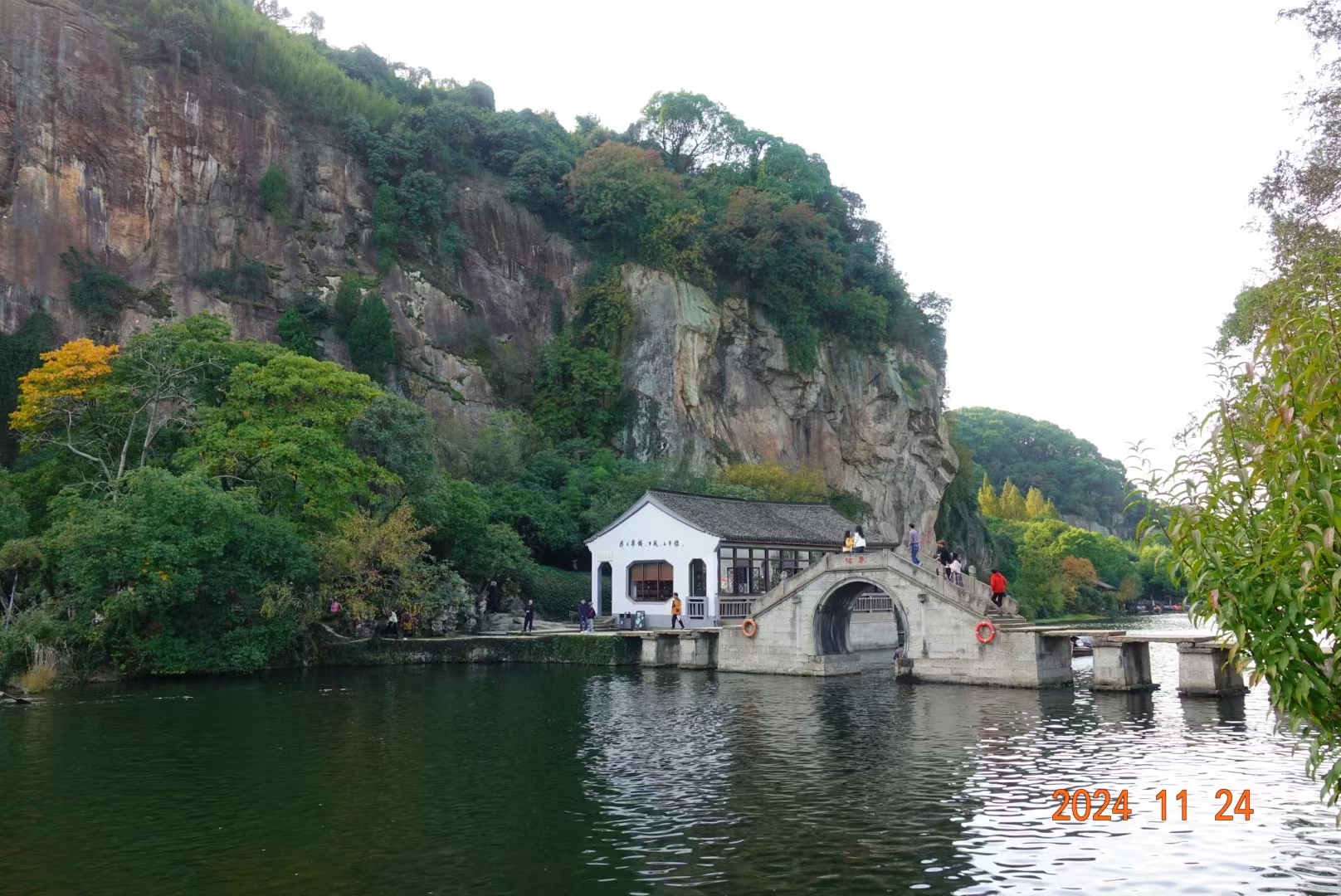 绍兴东湖风景区