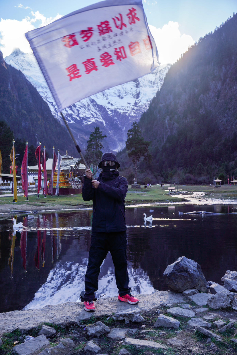2024梅里转山节,徒步雨崩