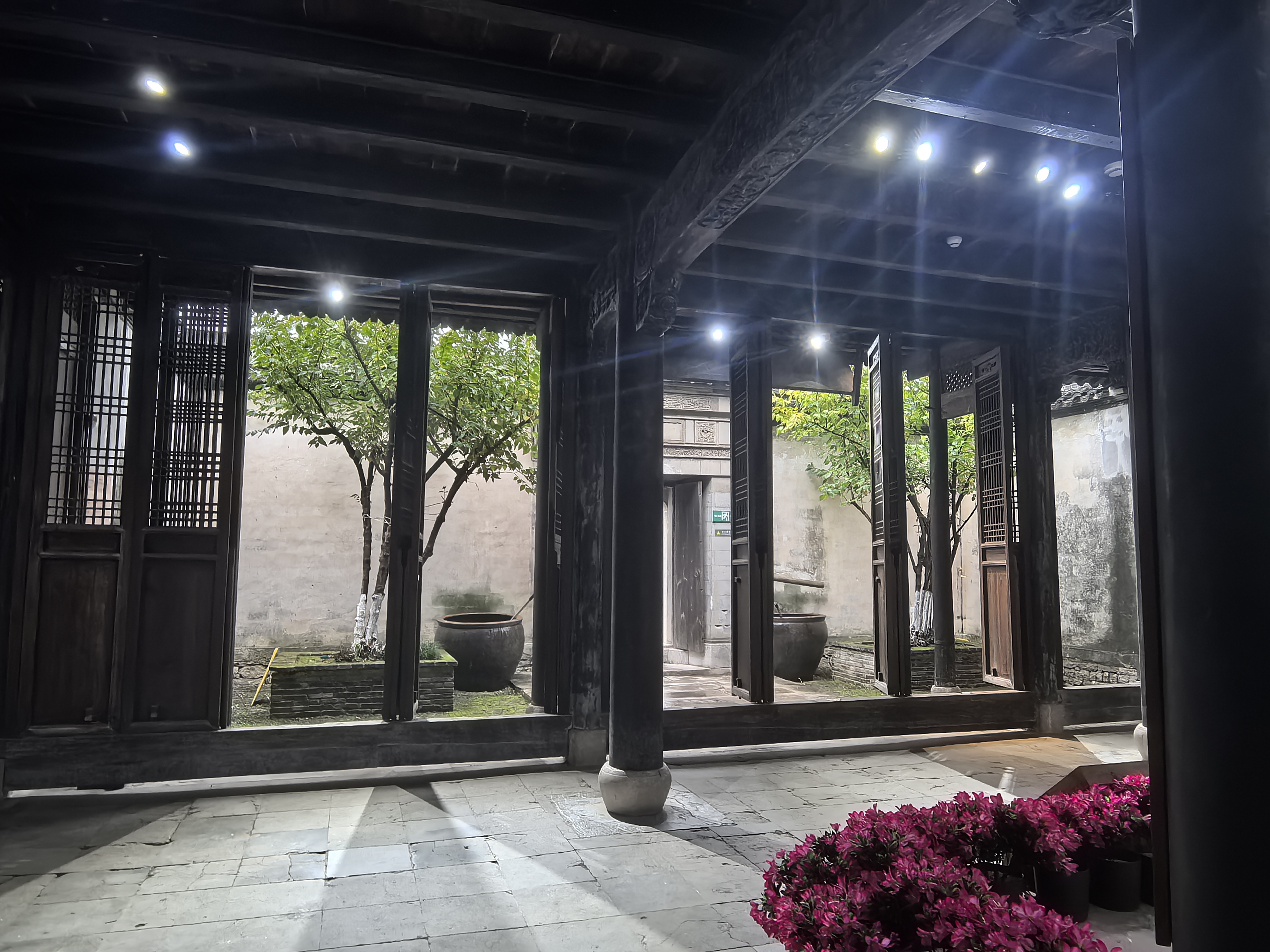 参观长兴新四军军部旧址