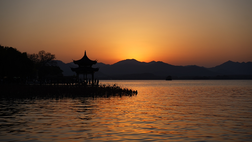 周四晚