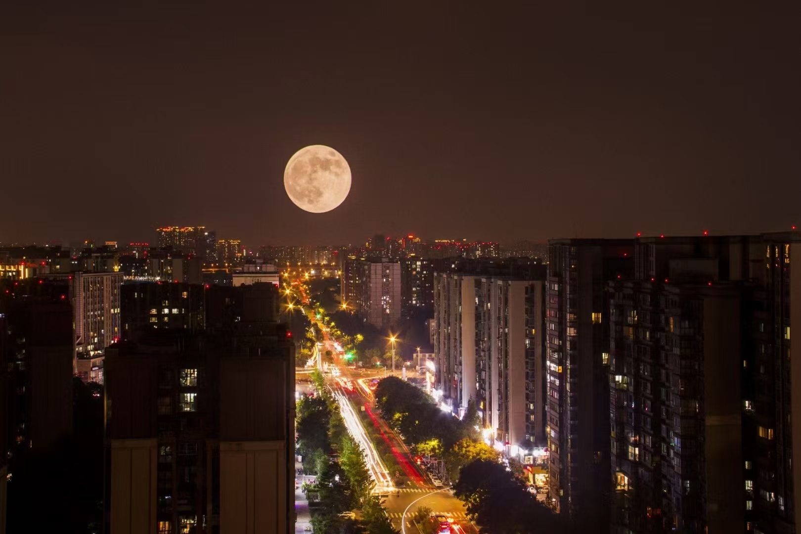 一块吹湛江的风吧！今年9月去了一趟湛江，去的前一天还不了解自己是要去湛江的，去完之后仿佛还在梦里面，那样虚假。哈哈哈