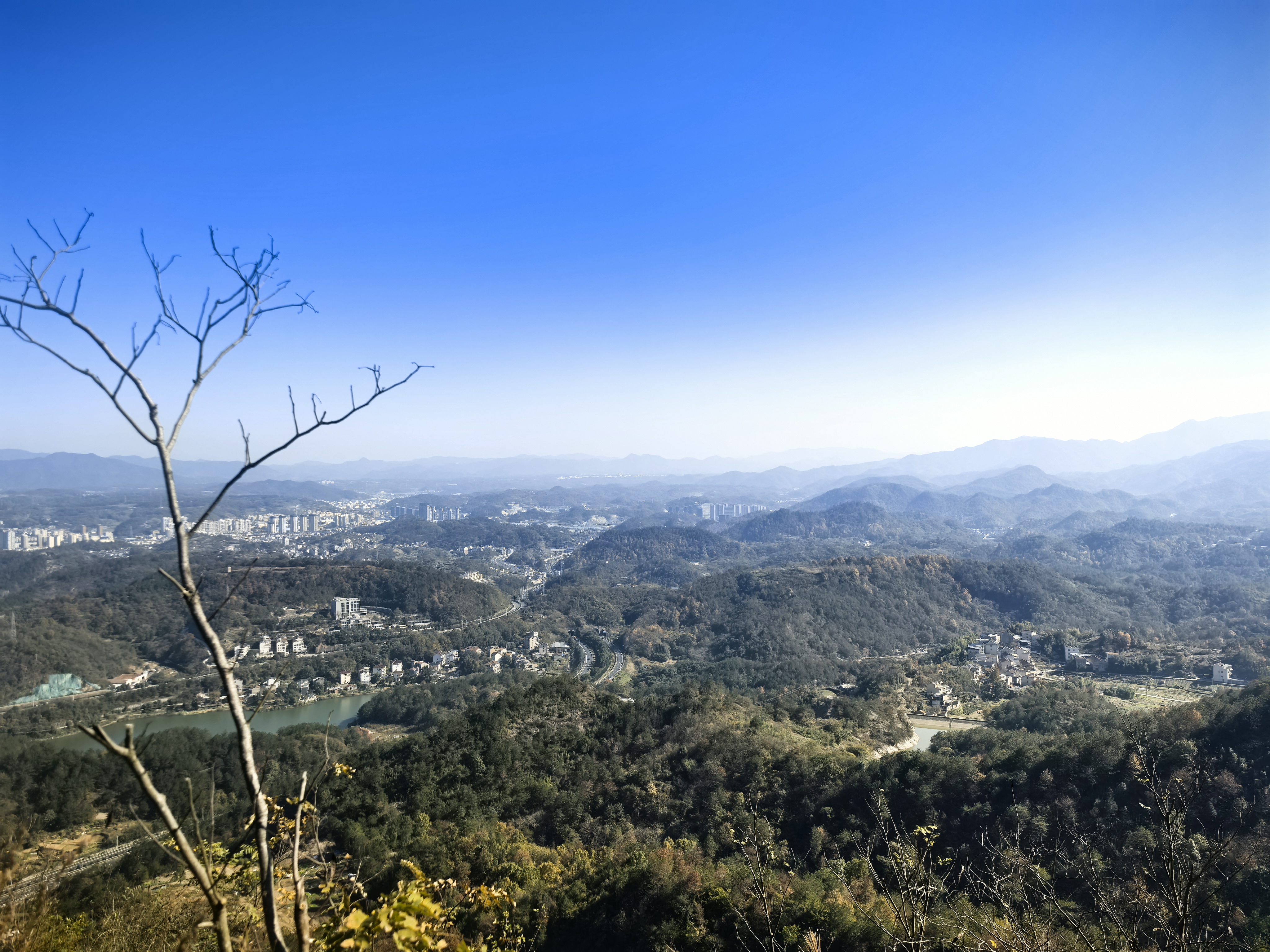 山野攀行百丈岩~险些迷失方向