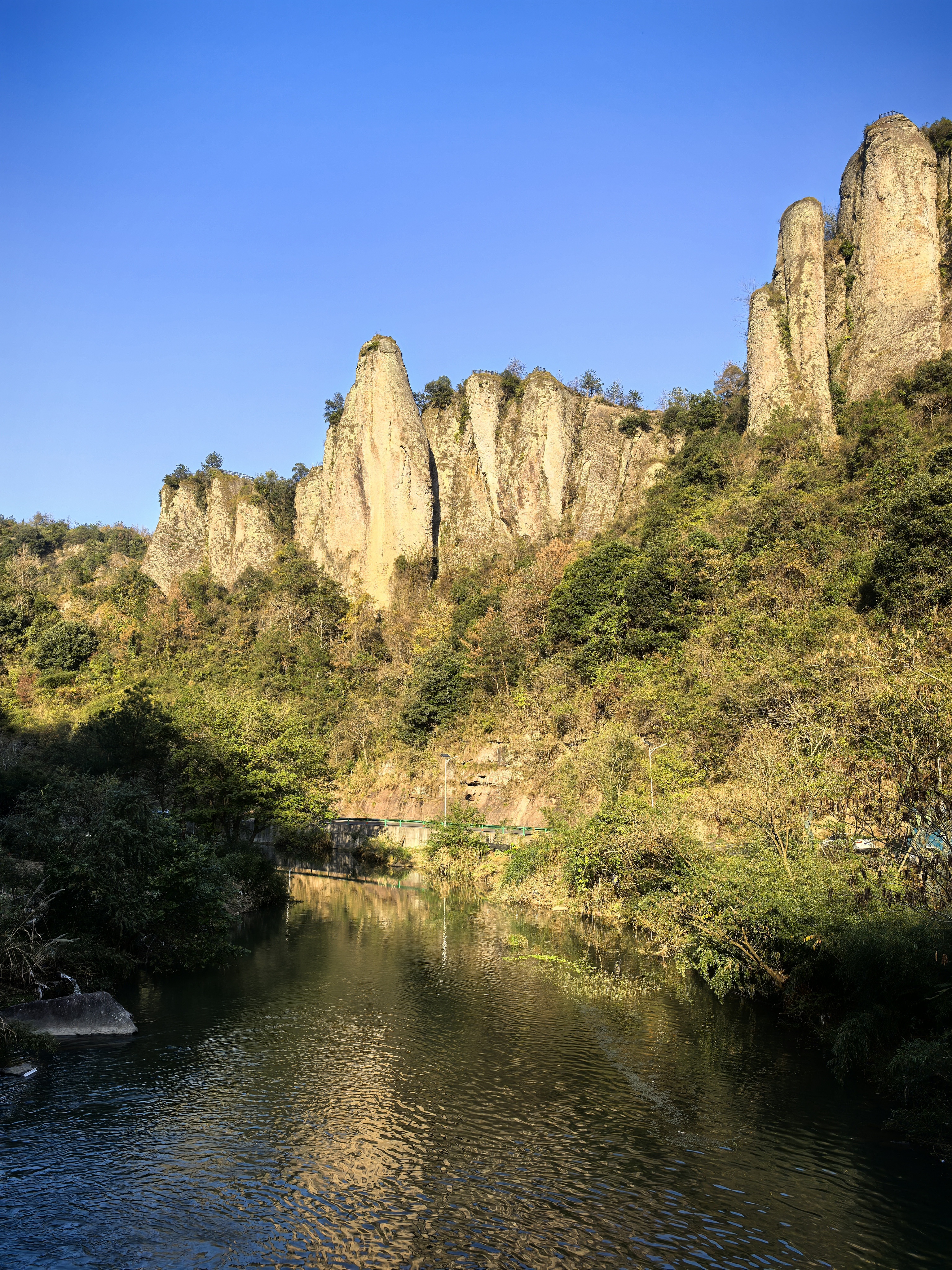 山野攀行百丈岩~险些迷失方向