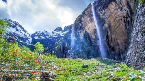 <a target='_blank' href='https://bbs.youxiake.com/mdd/1124.html'>雨崩</a>