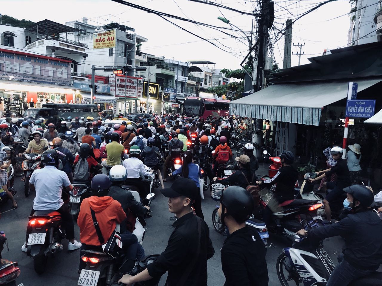 从胡志明到河内的纵贯之旅!探索斗笠之国——越南的底色