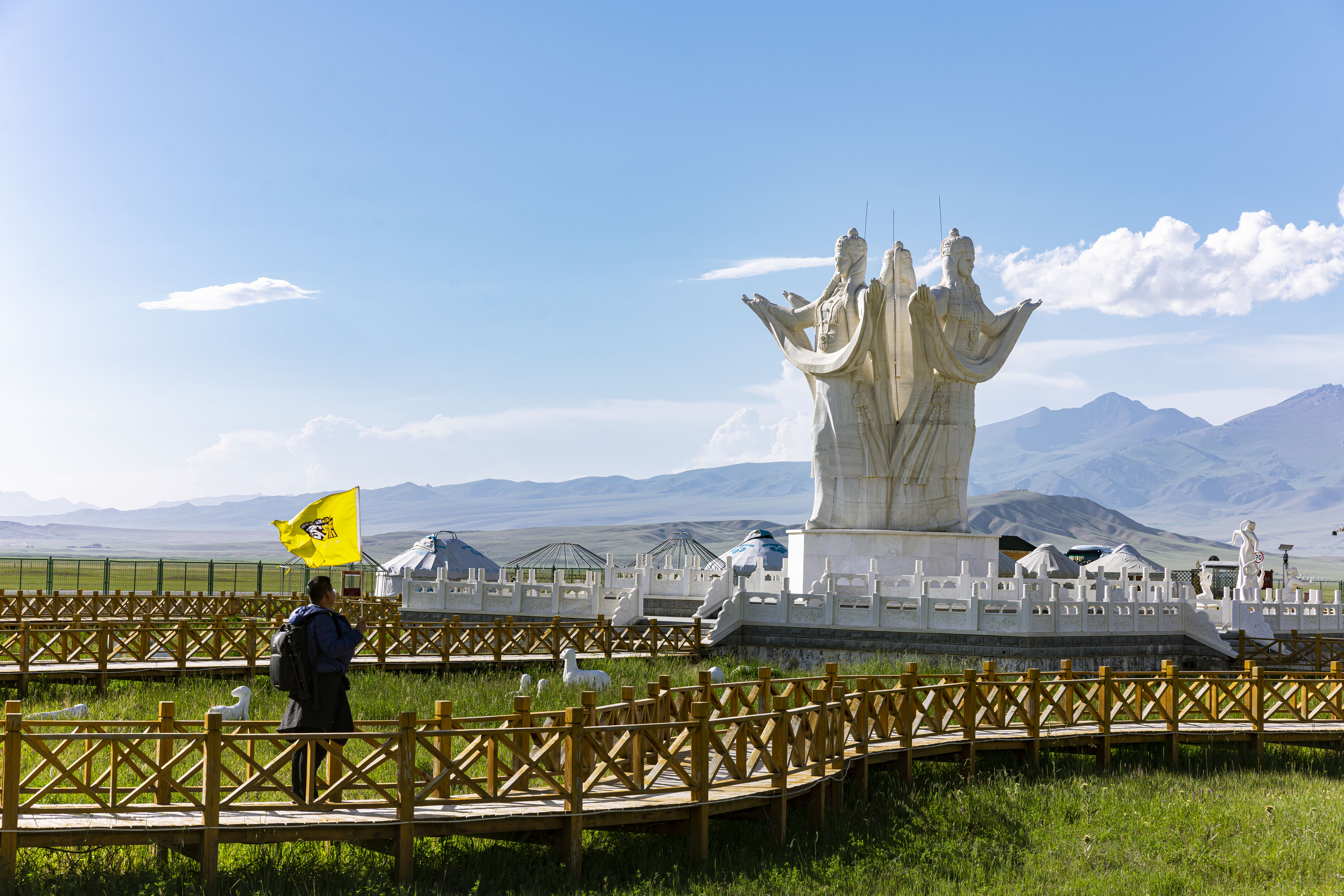 从沙漠到绿洲——新疆天山环线游