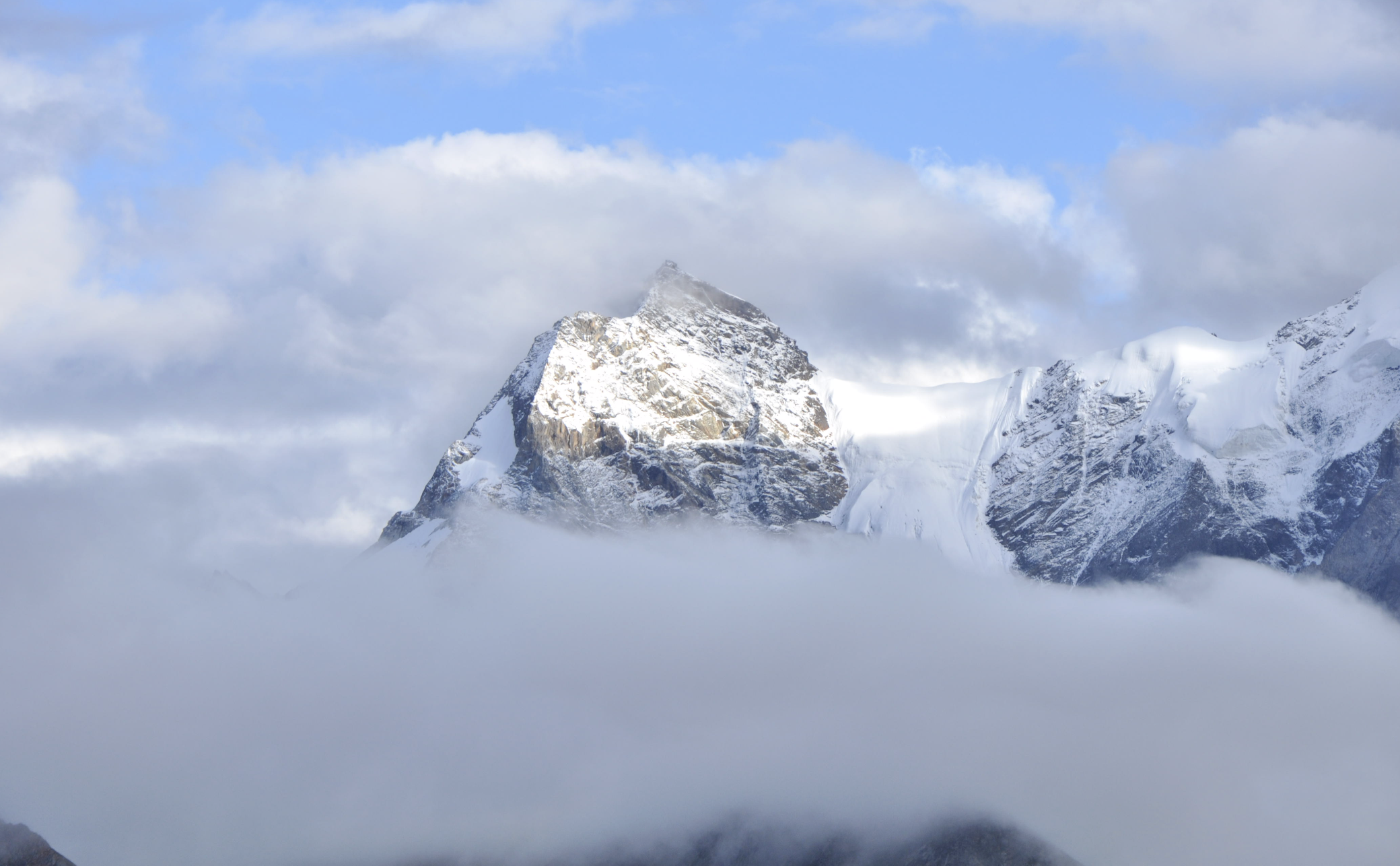 雪山之巅的征途:长穿毕五天四晚徒步全记录