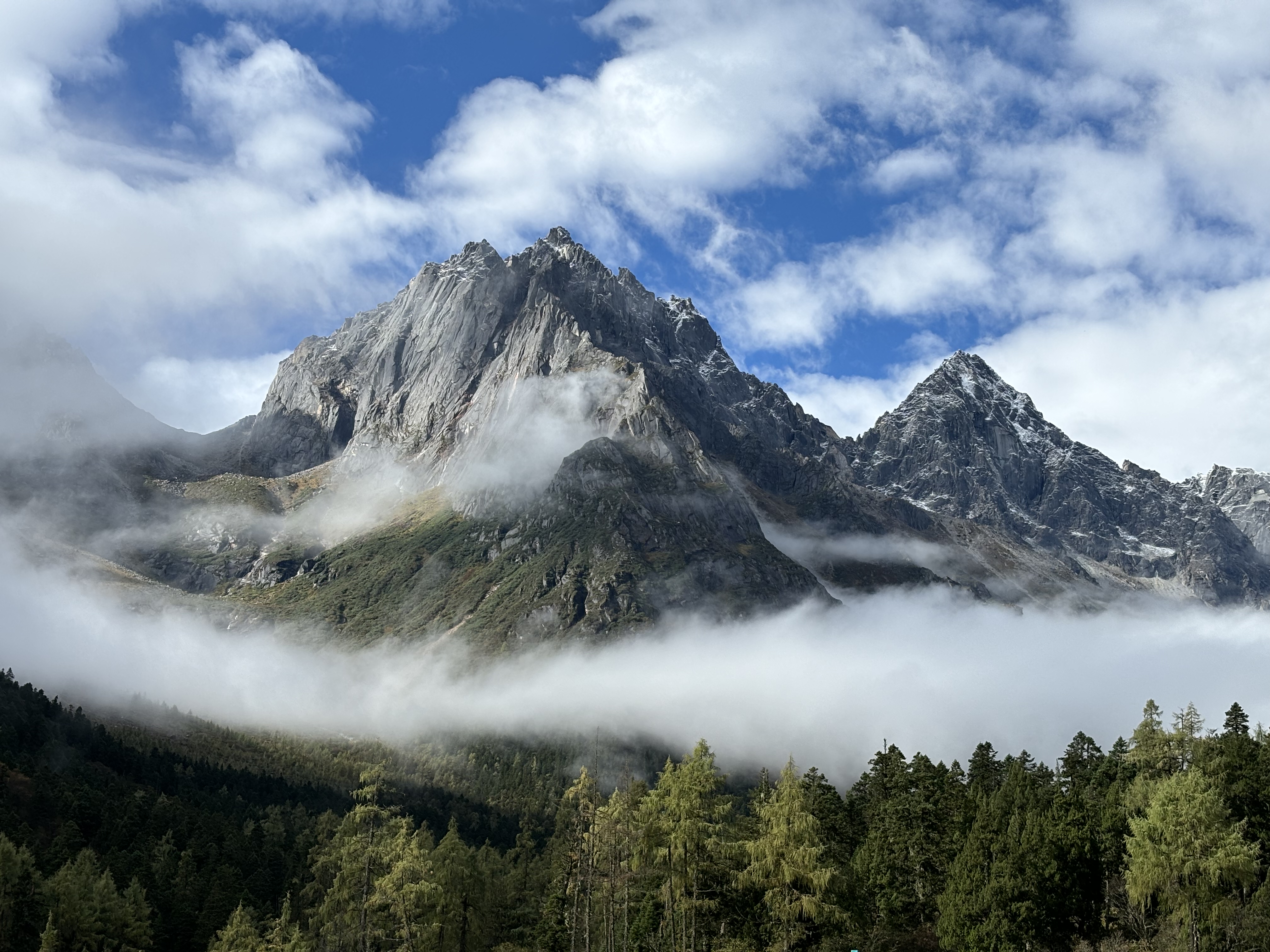 雪山之巅的征途：长穿毕五天四晚徒步全记录