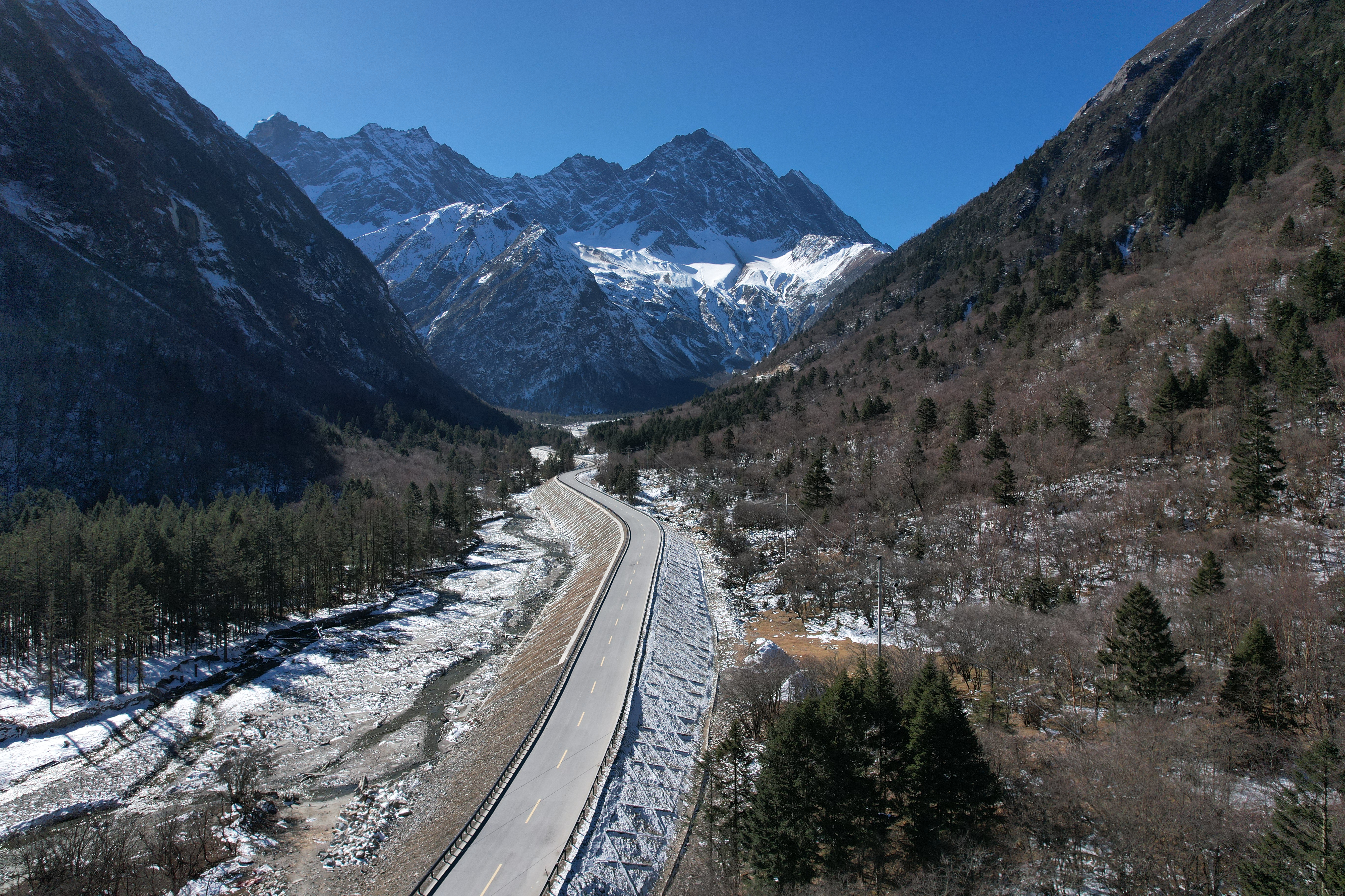 山野千里,遇到川西