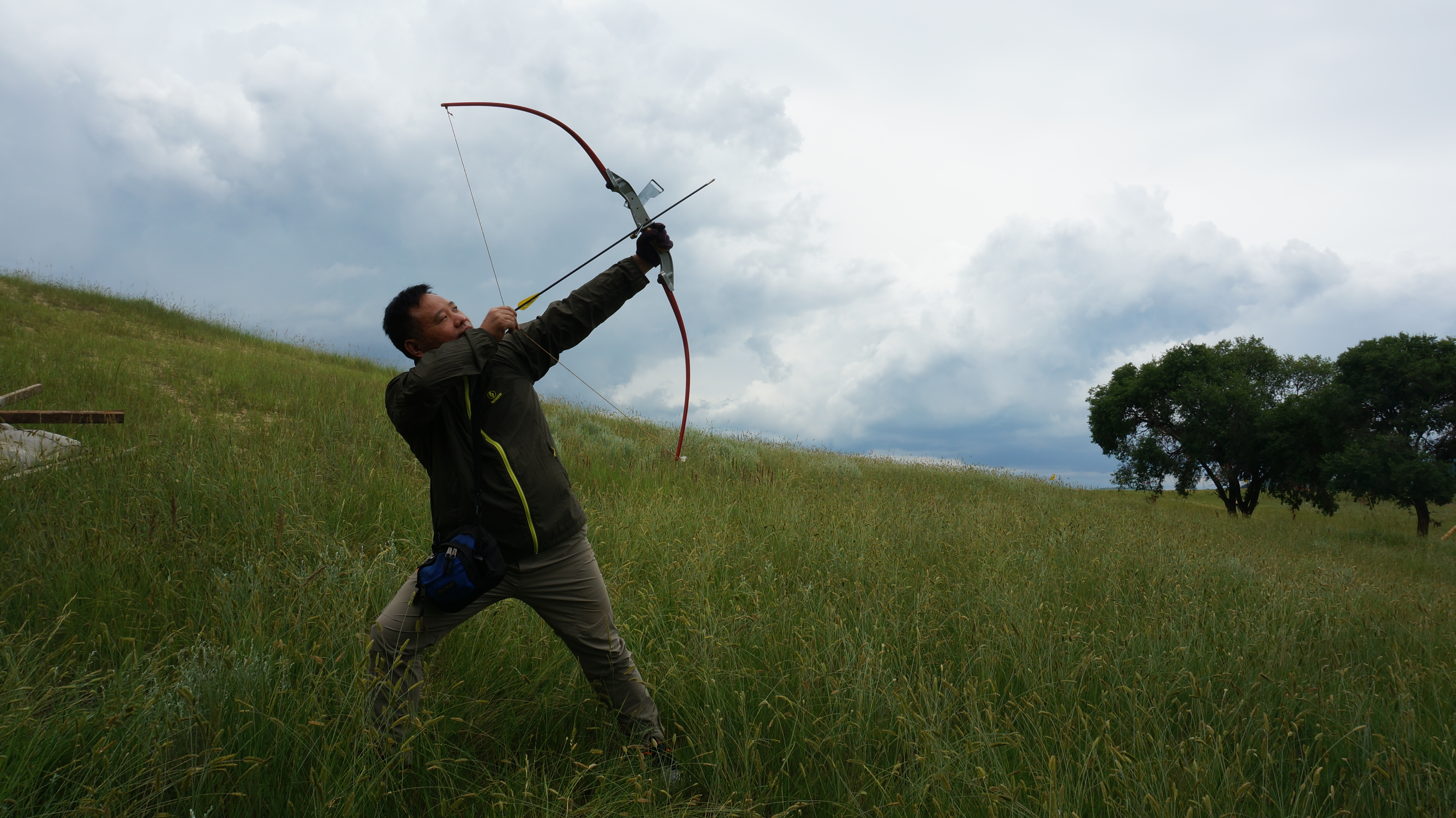 弯弓射大雕,看谁与争锋