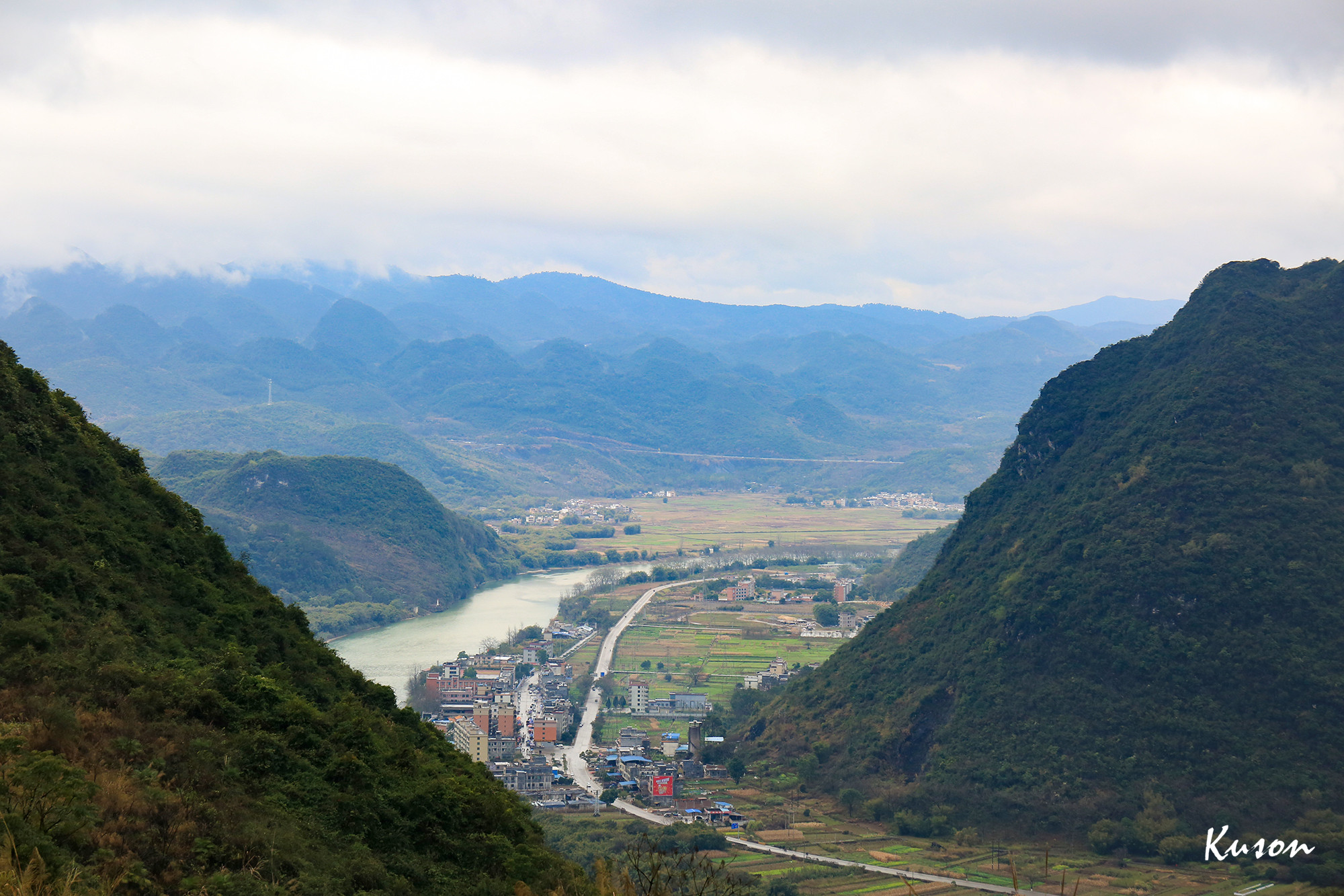 過去是秦漢古道湘桂陸路通往廣州的驛站之一,秦漢古道到了水口鎮後