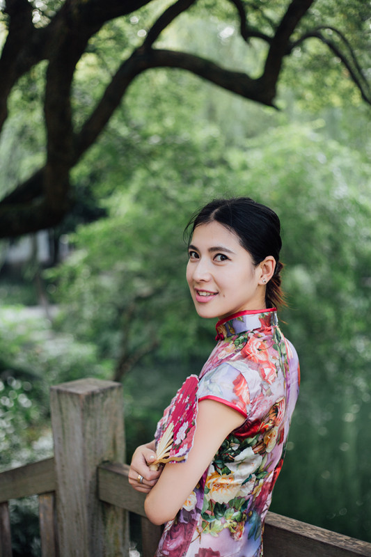 还记得西湖畔的旗袍美女吗