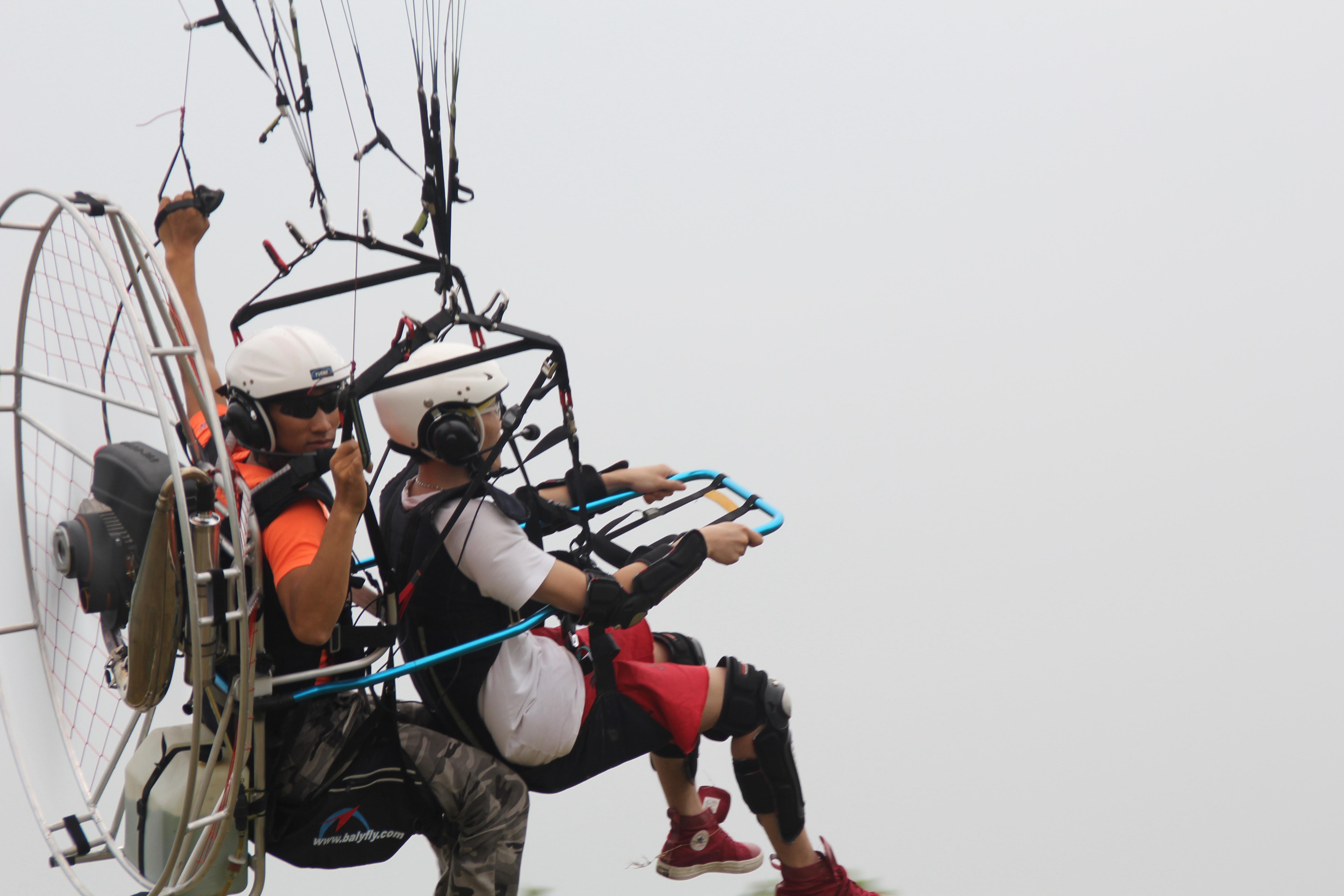 1桐洲岛滑翔伞:惊鸿一瞥过天际,追寻自由洒脱&心潮起伏!