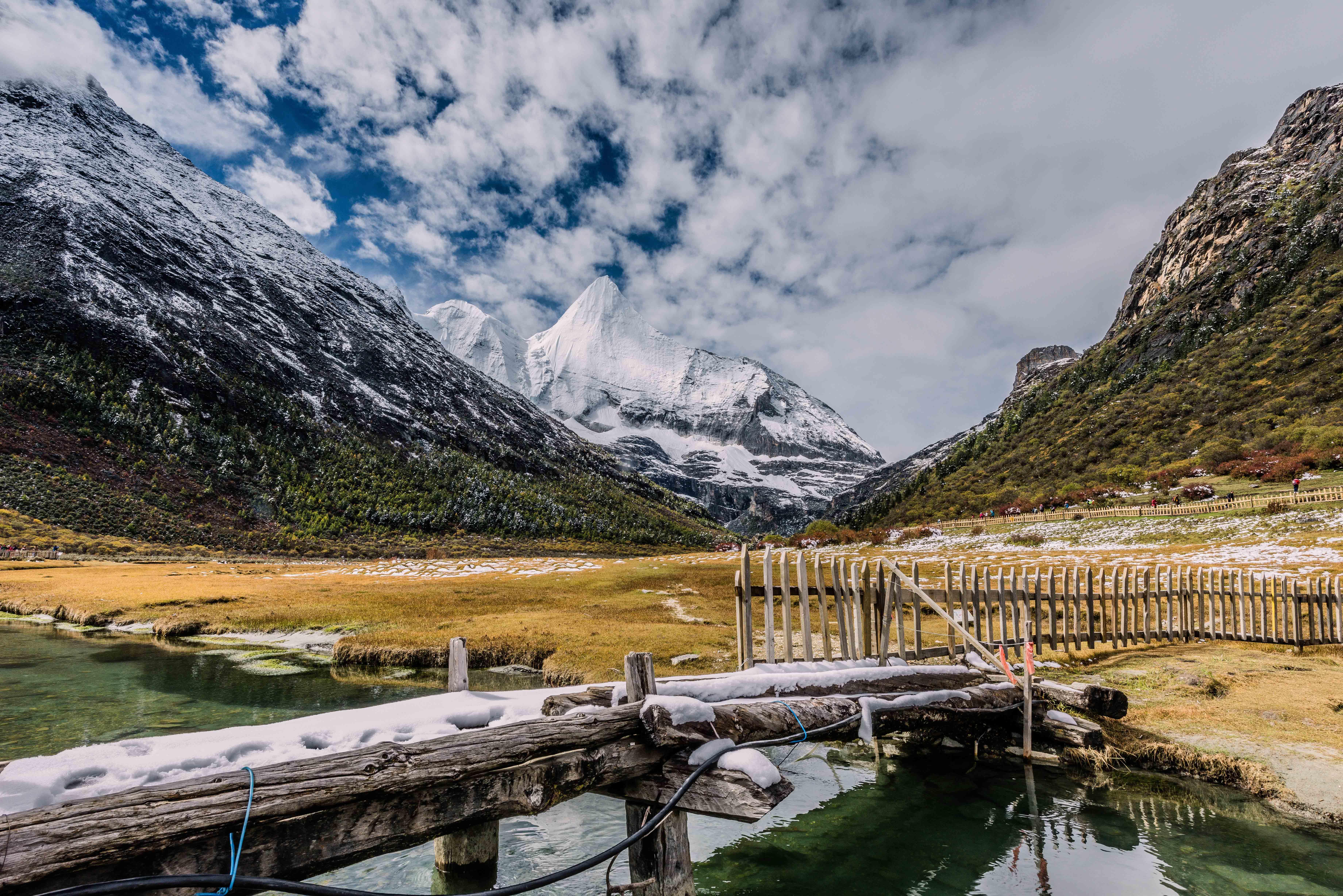 亚丁三怙主雪山——梦境中神圣的高原天堂